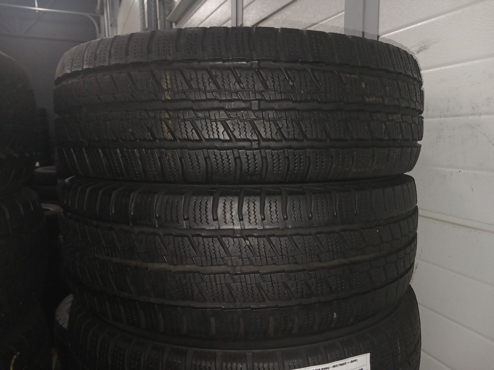 Шини б\у 205/65 R16C