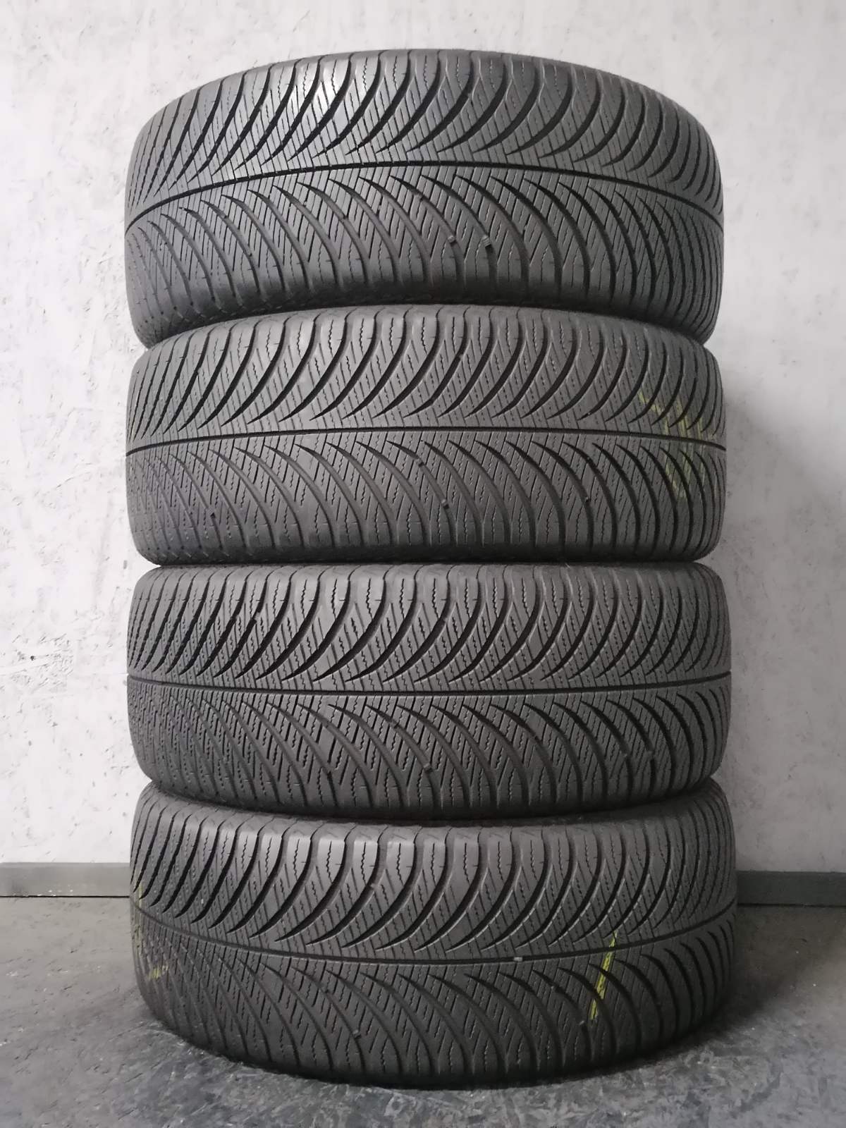 Шини б\у 215/50 R17