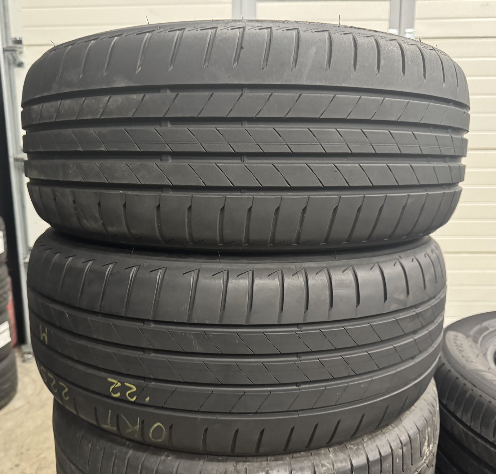 Шини б/в 225/50 R17