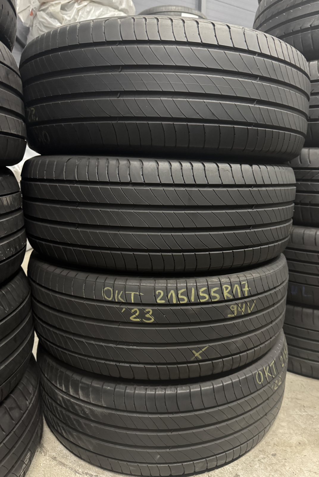 Шини б/в 215/55 R17