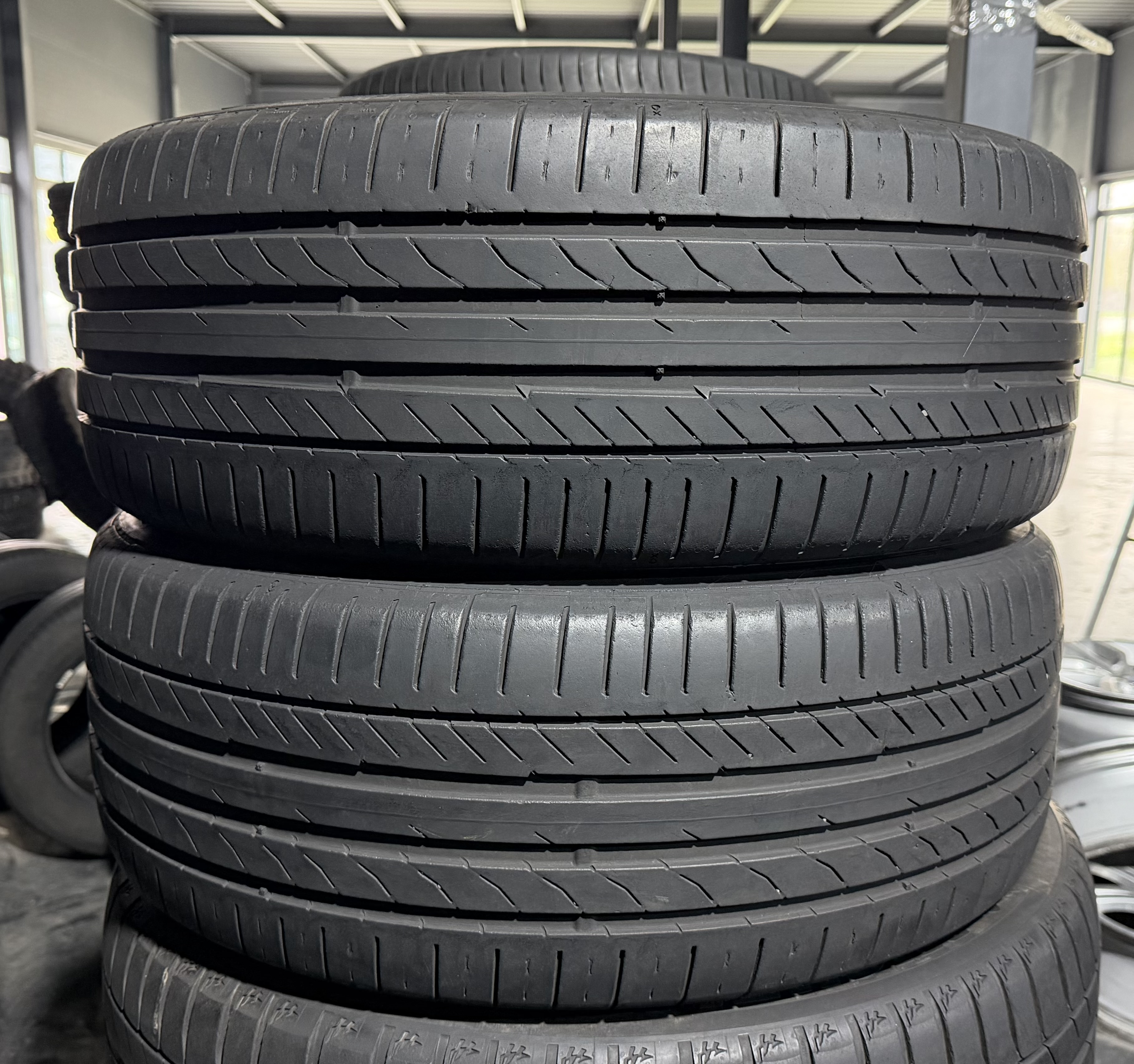 Шини б\у 235/45 R19