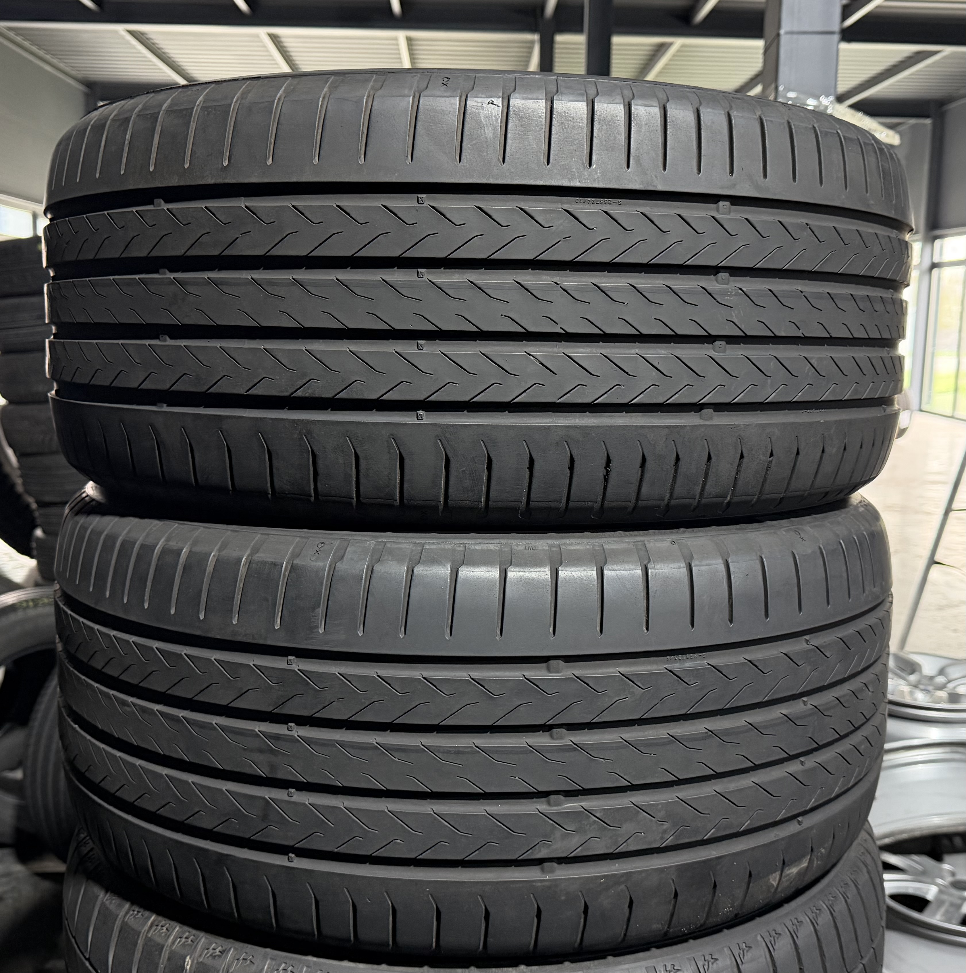 Шини б\у 285/40 R20