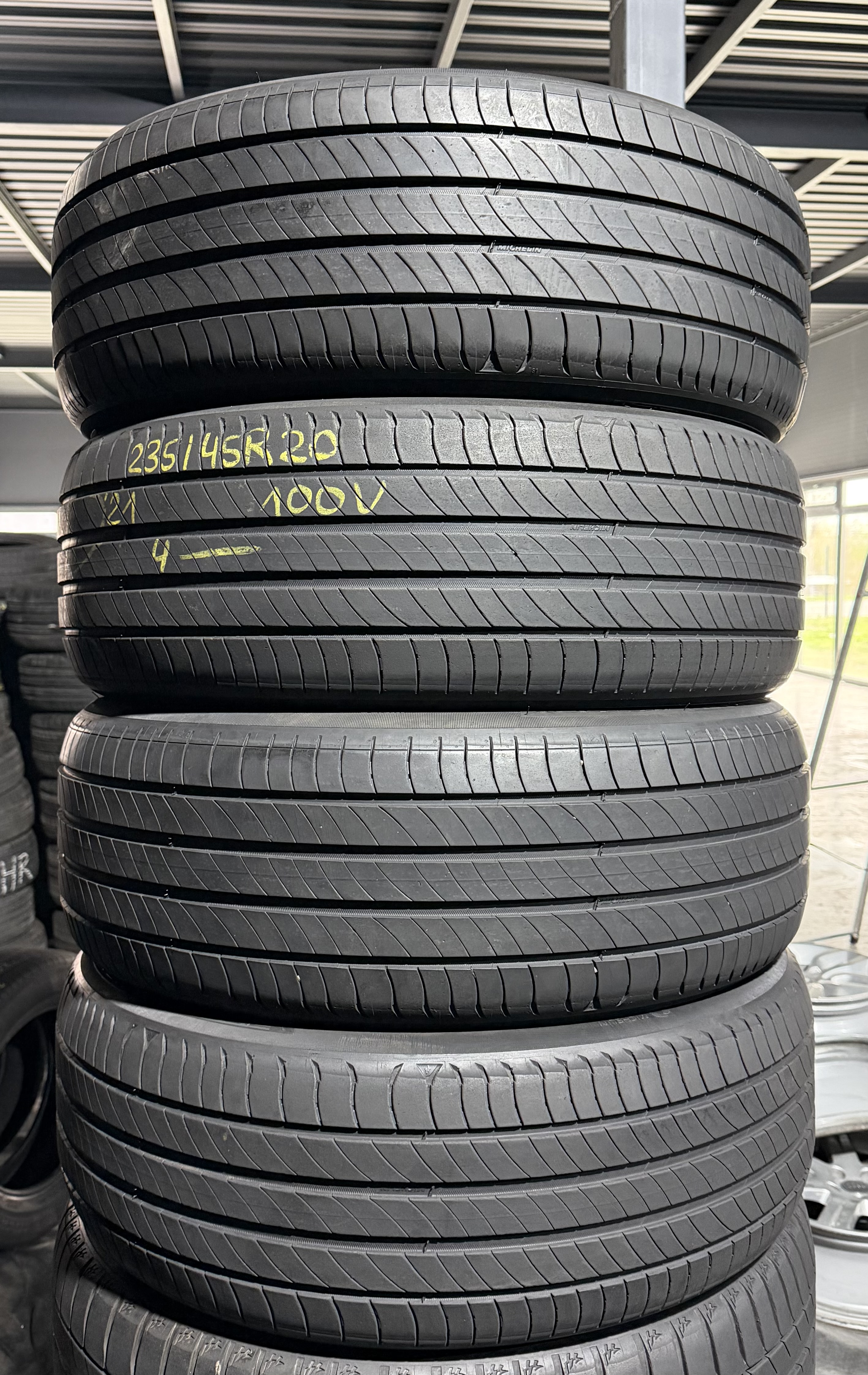 Шини б\у 235/45 R20