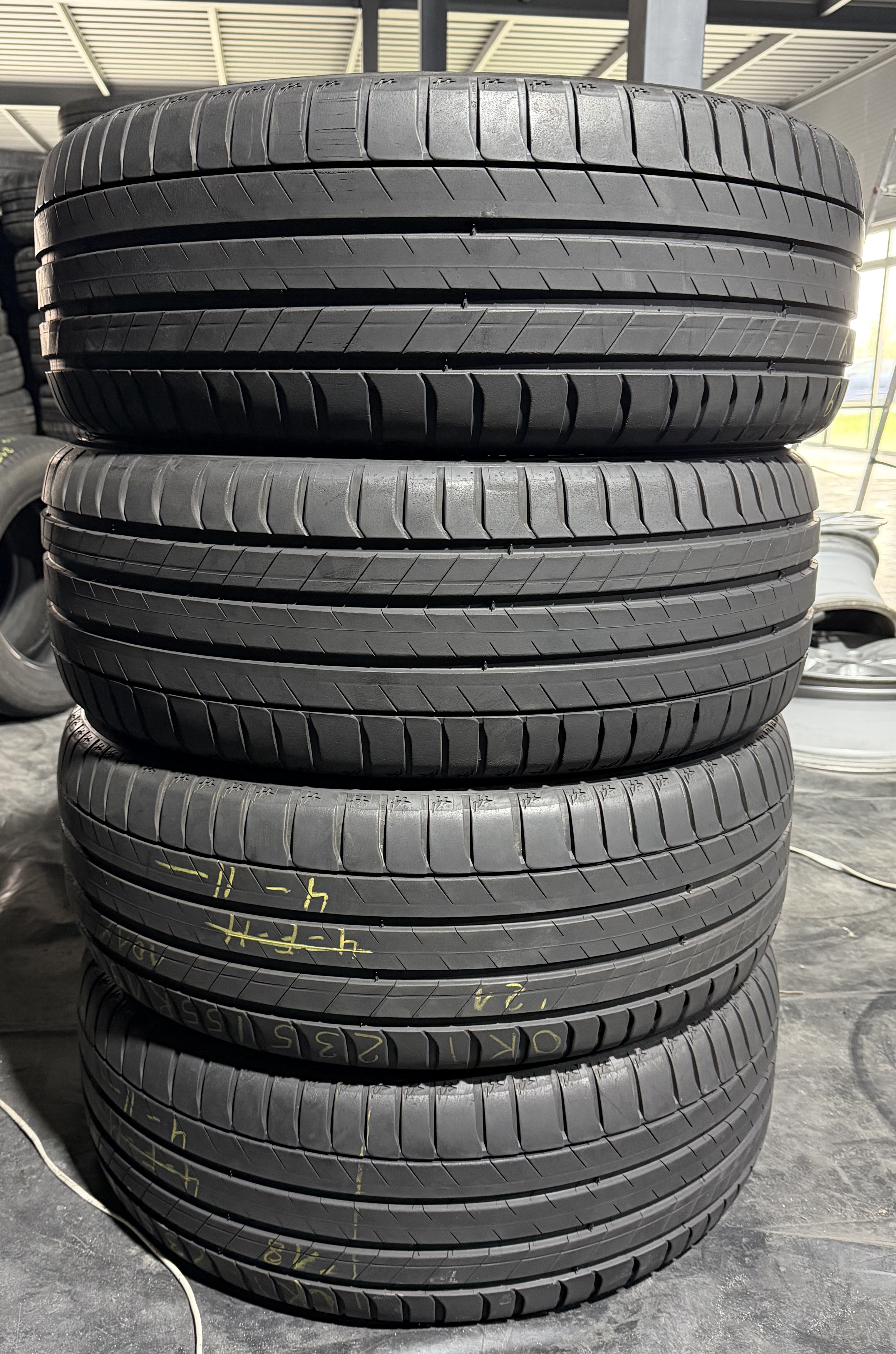 Шини б\у 235/55 R19