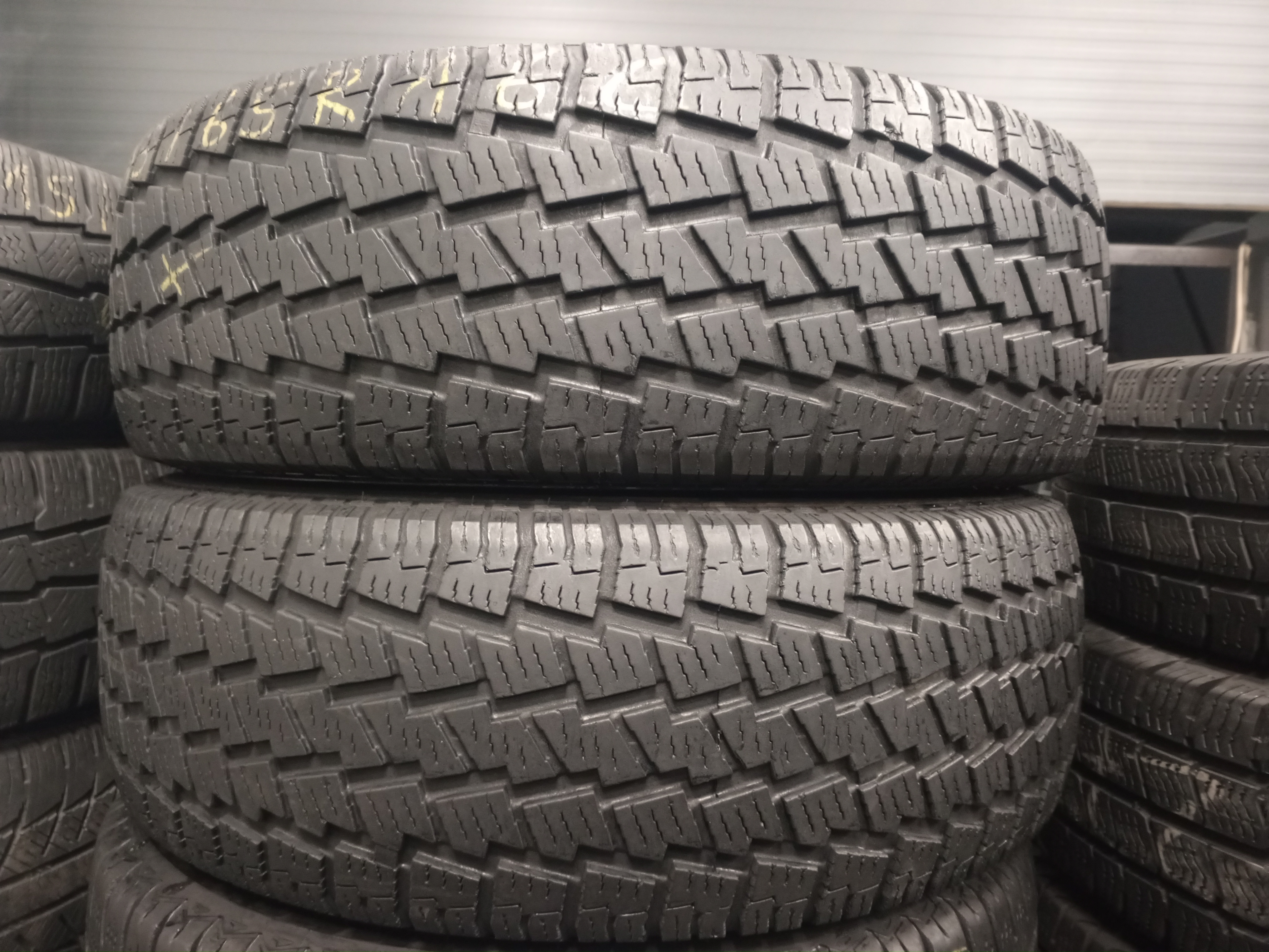 Шини б\у 215/65 R16C