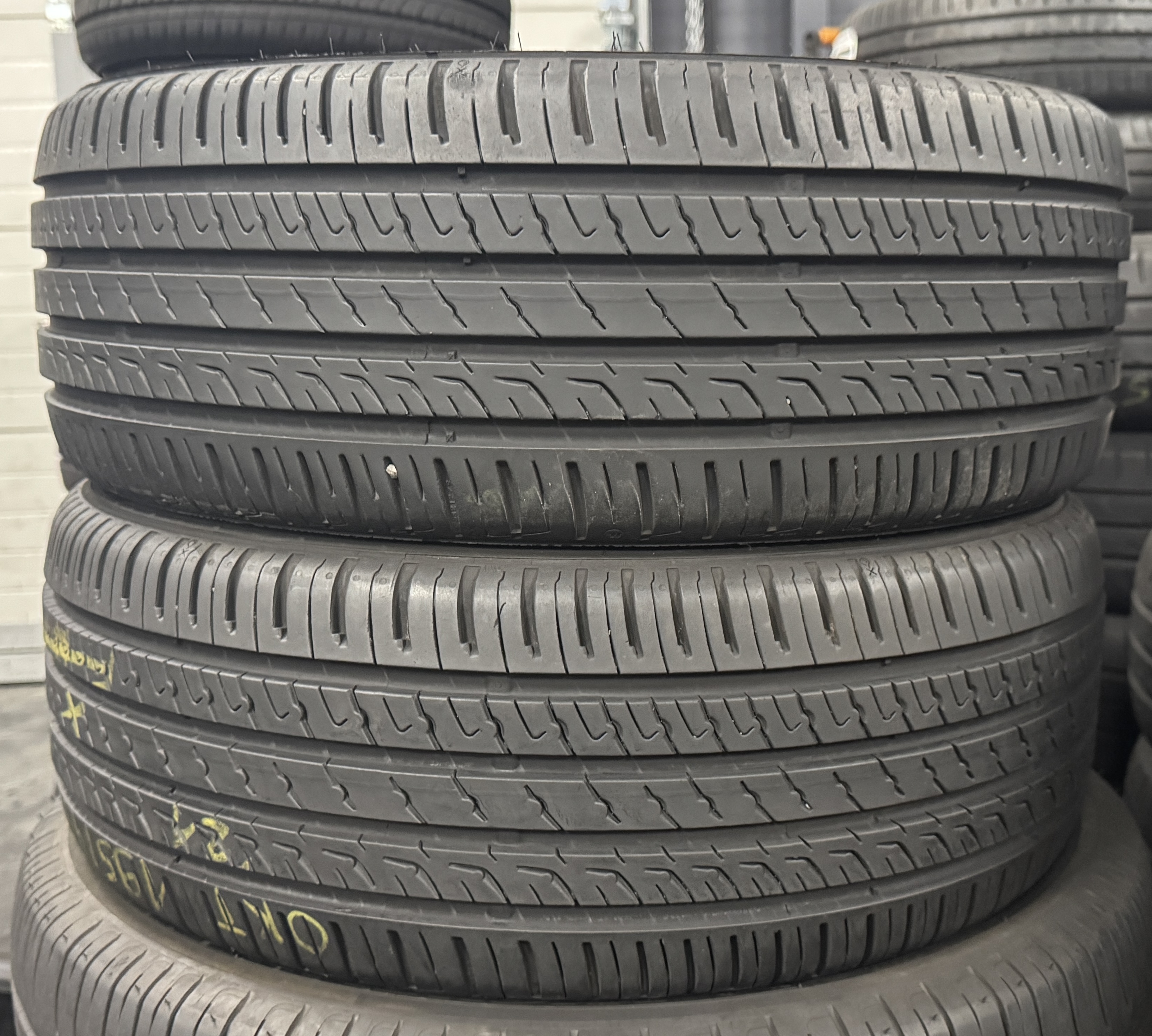 Шини б\у 195/45 R16