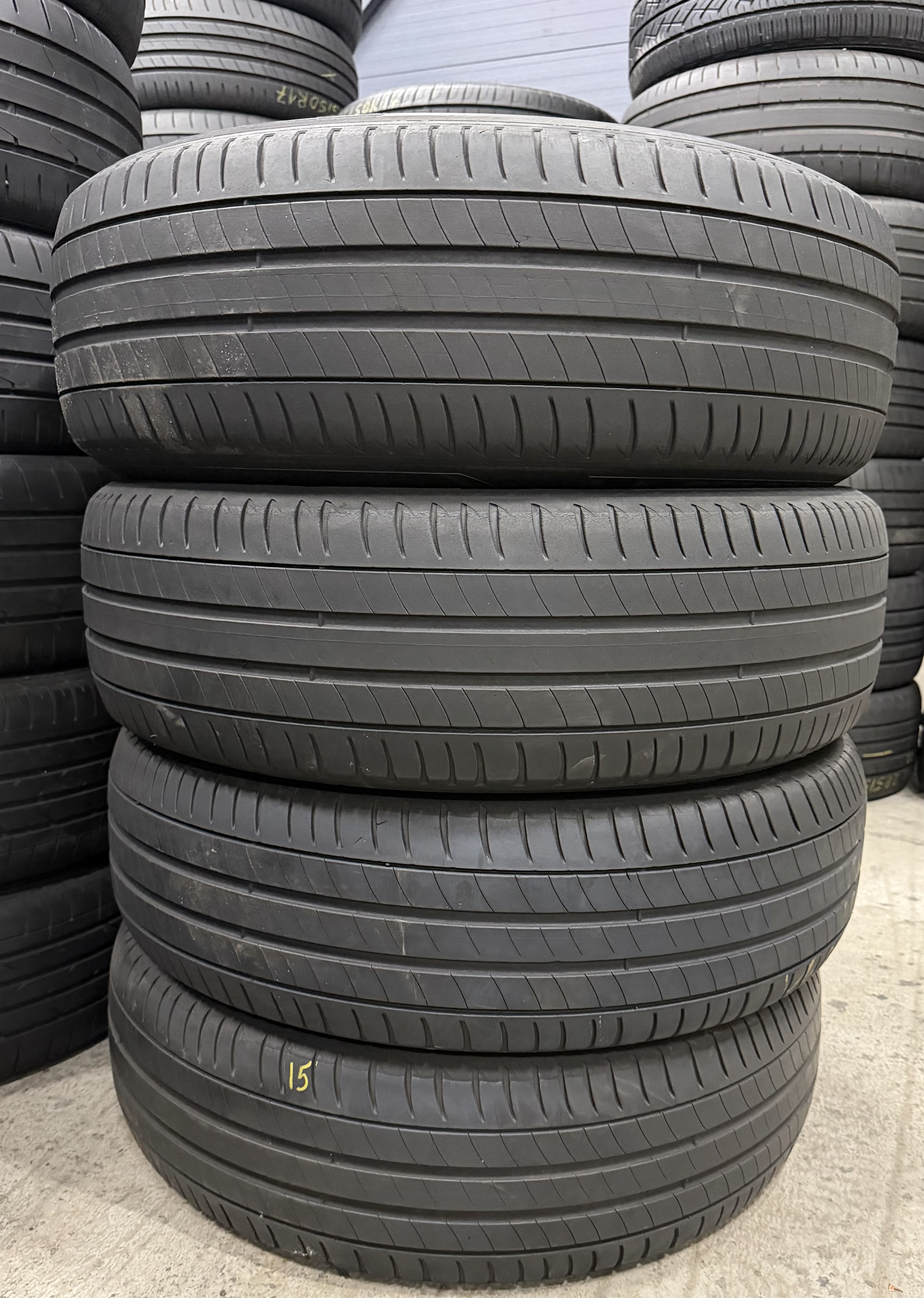 Шини б\у 215/65 R17