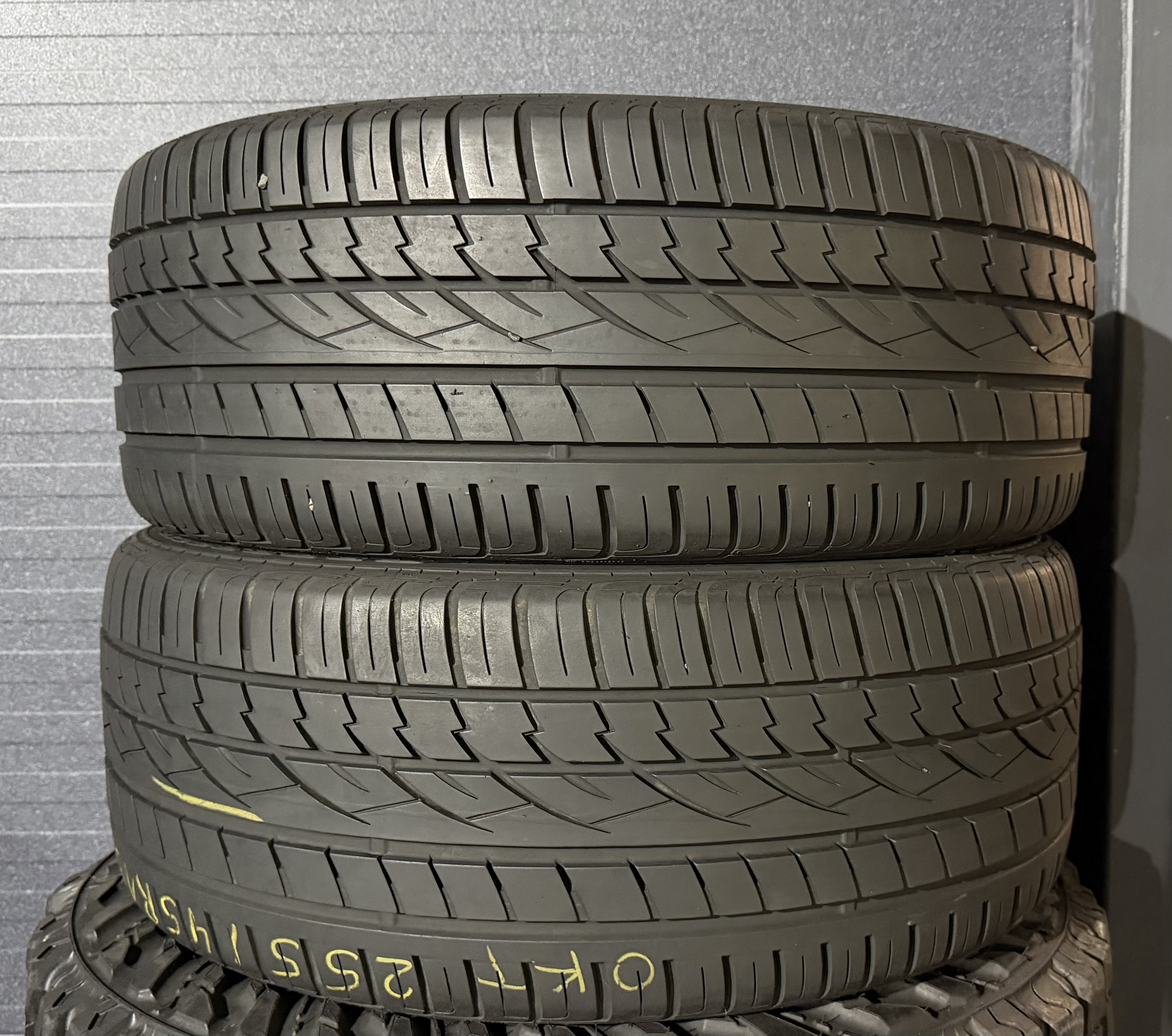 Шини б\у 255/45 R19
