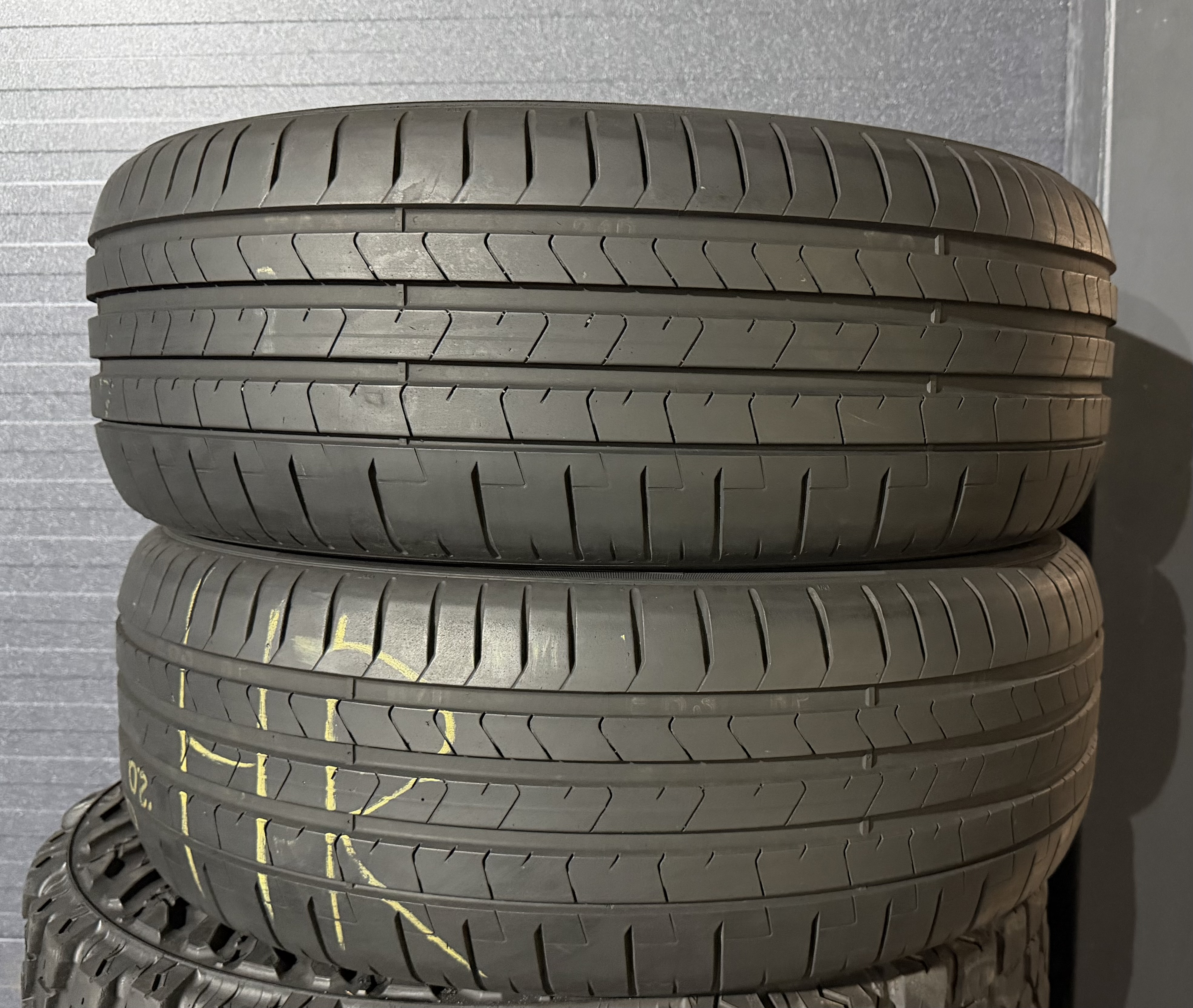 Шини б\у 235/50 R19