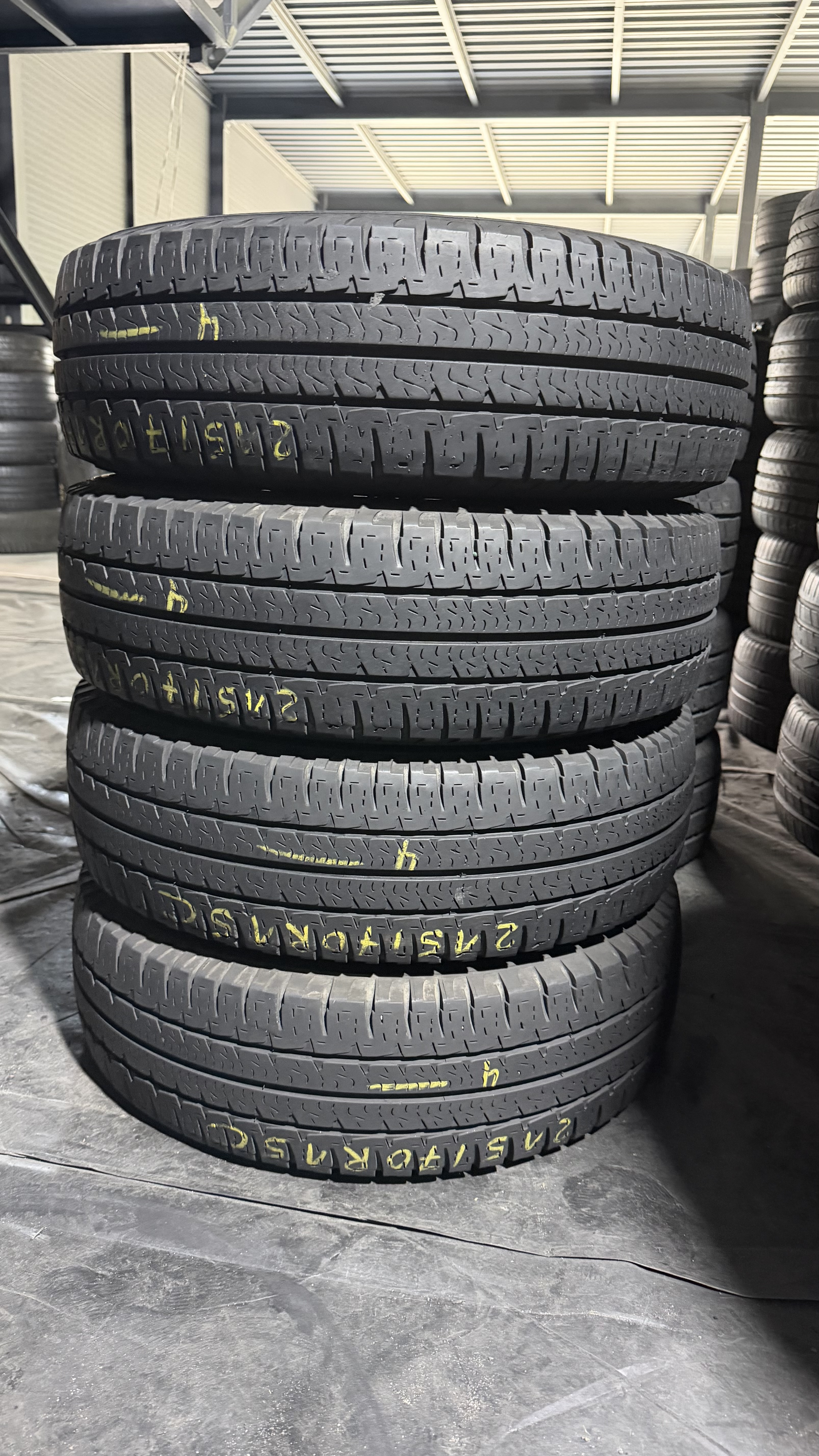 Шини б\у 215/70 R15C