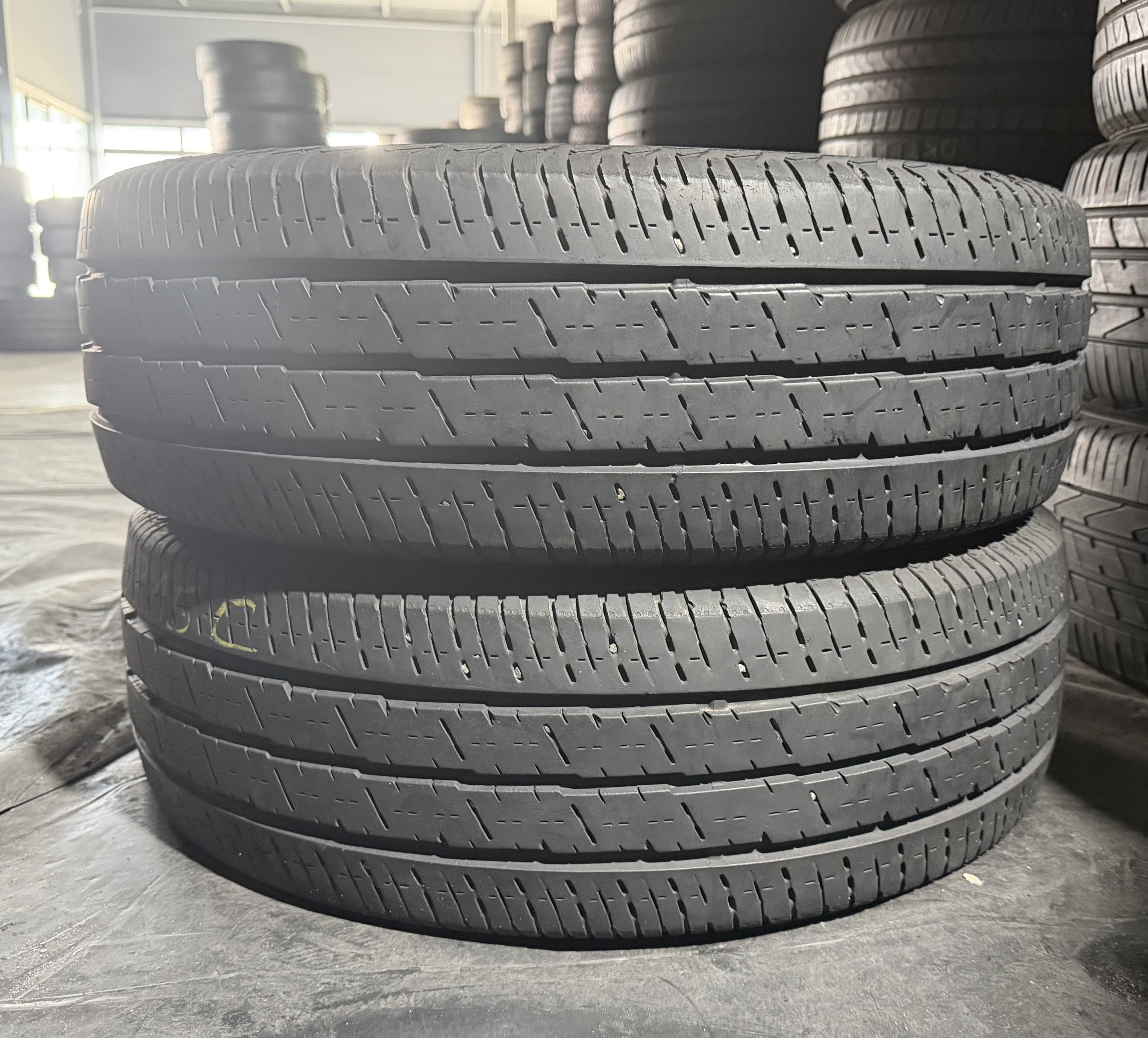 Шини б\у 215/70 R15C