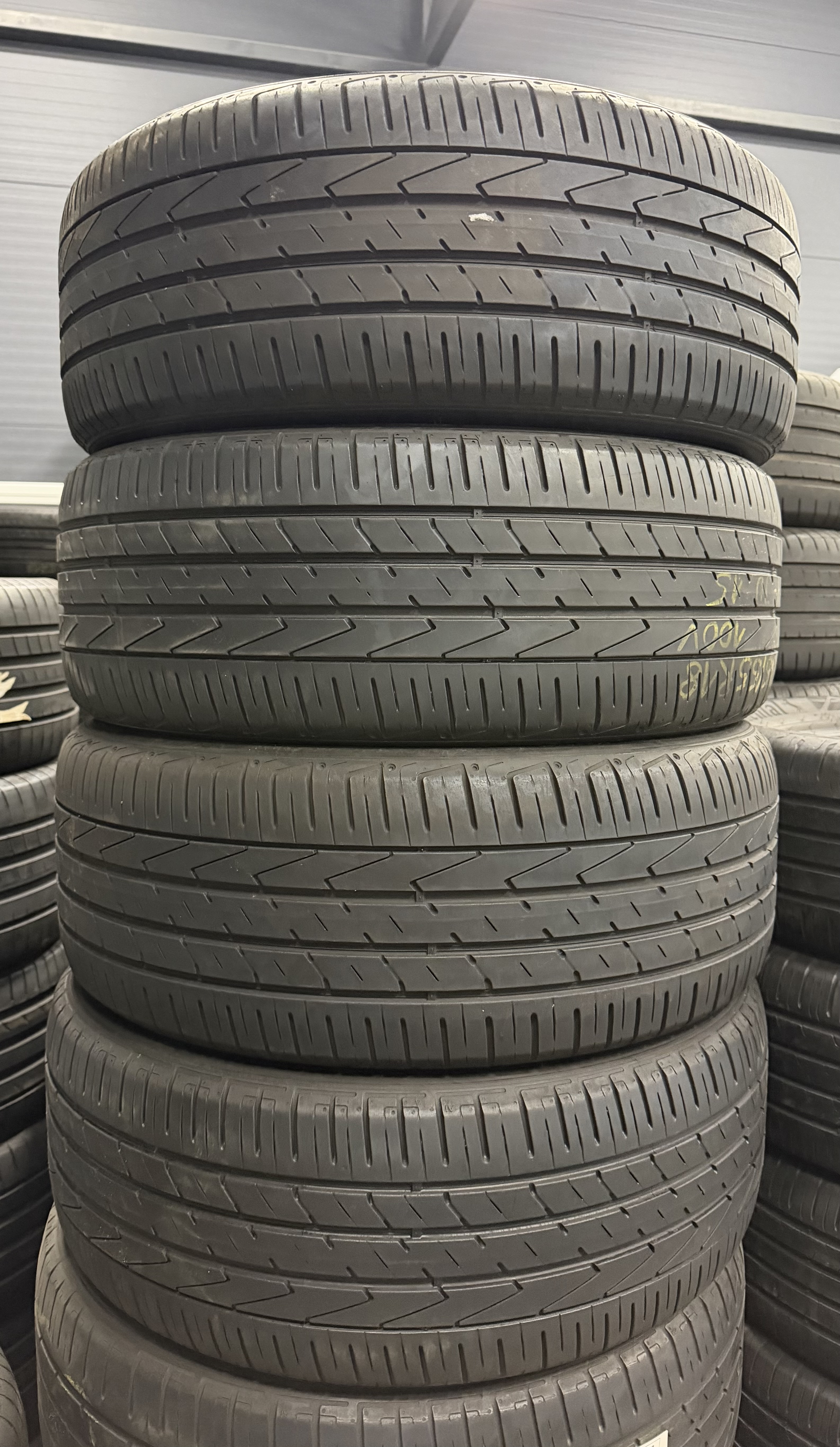 Шини б\у 235/55 R18