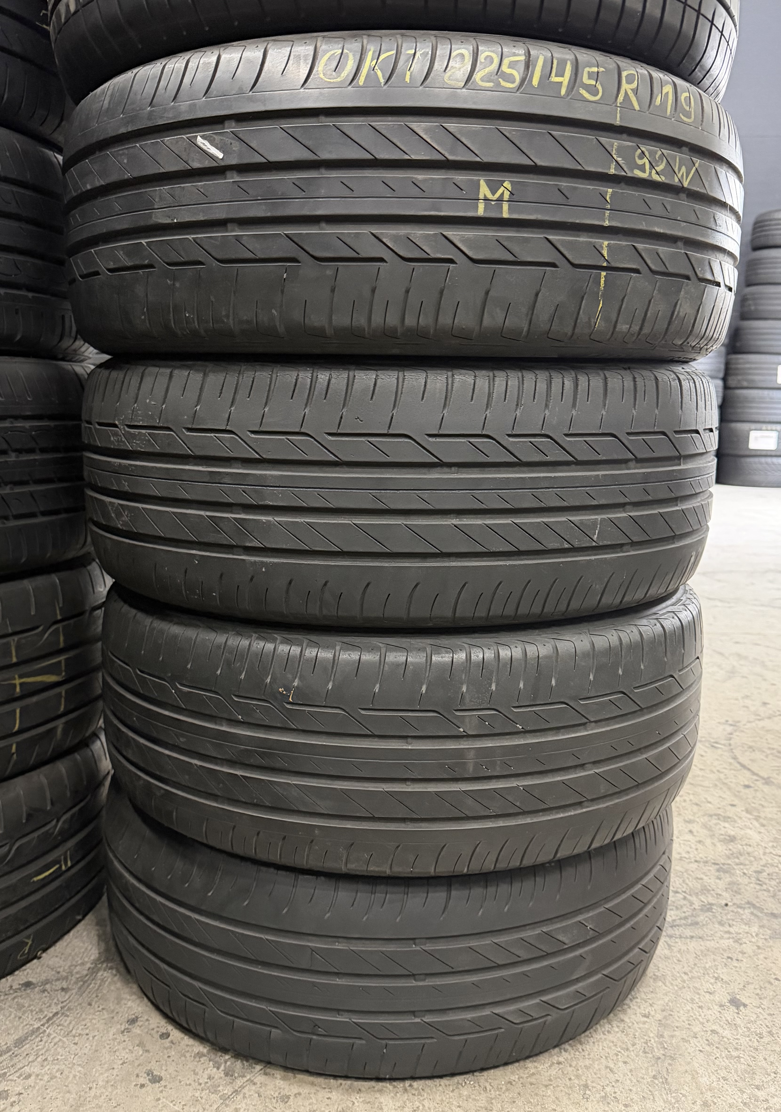 Шини б\у 225/45 R19