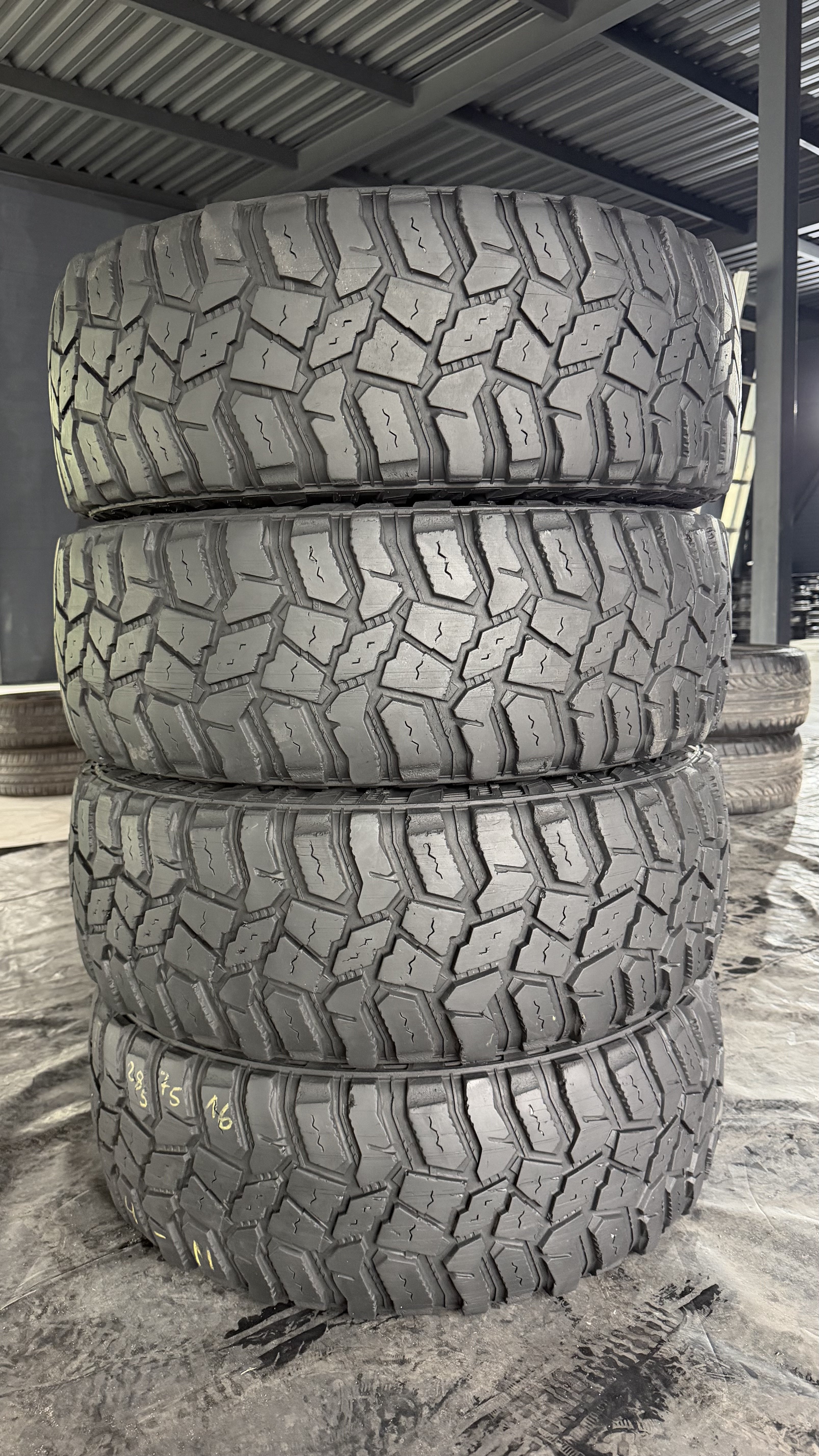 Шини б\у 285/75 R16