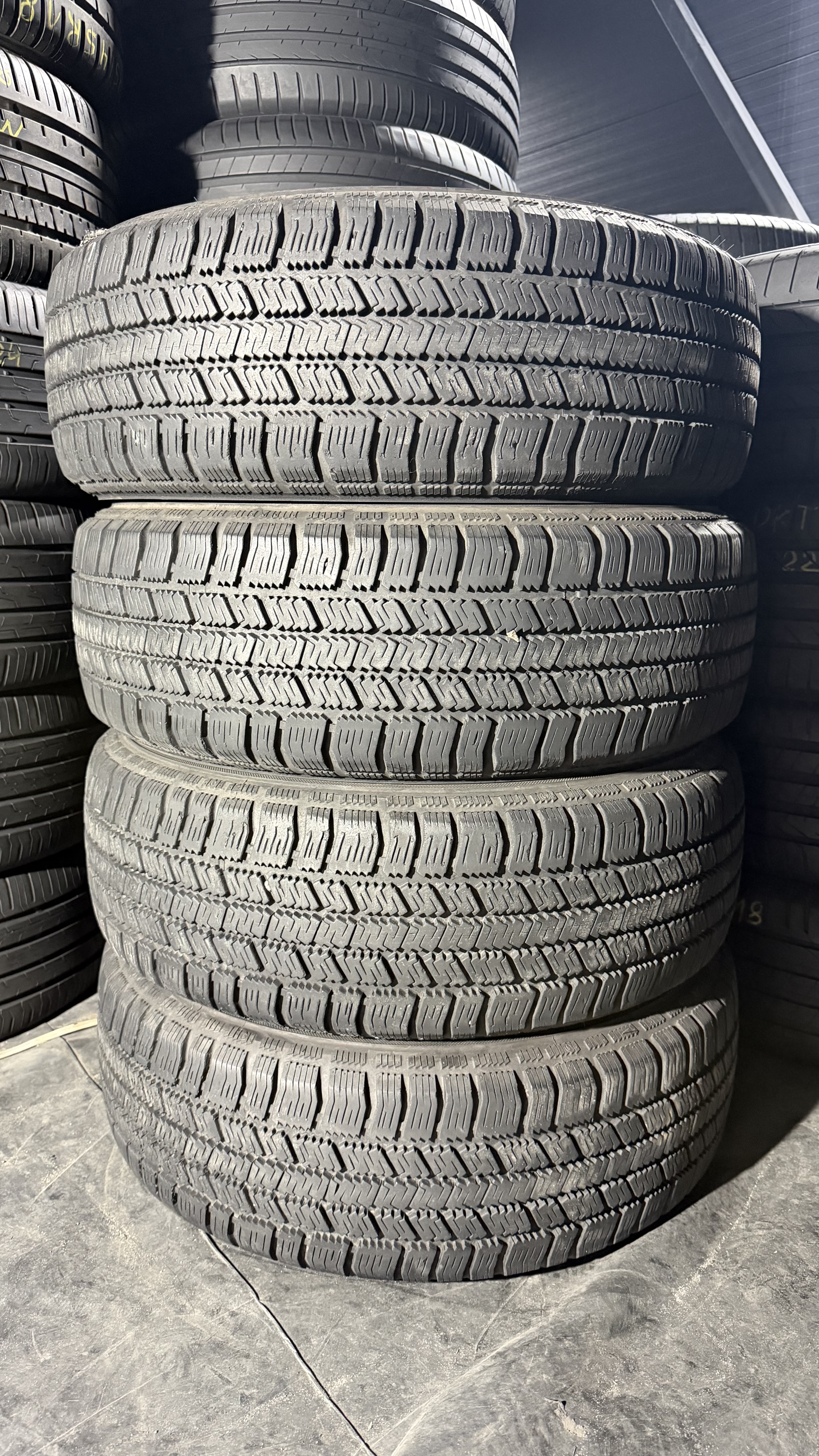 Шини б\у 225/70 R15C