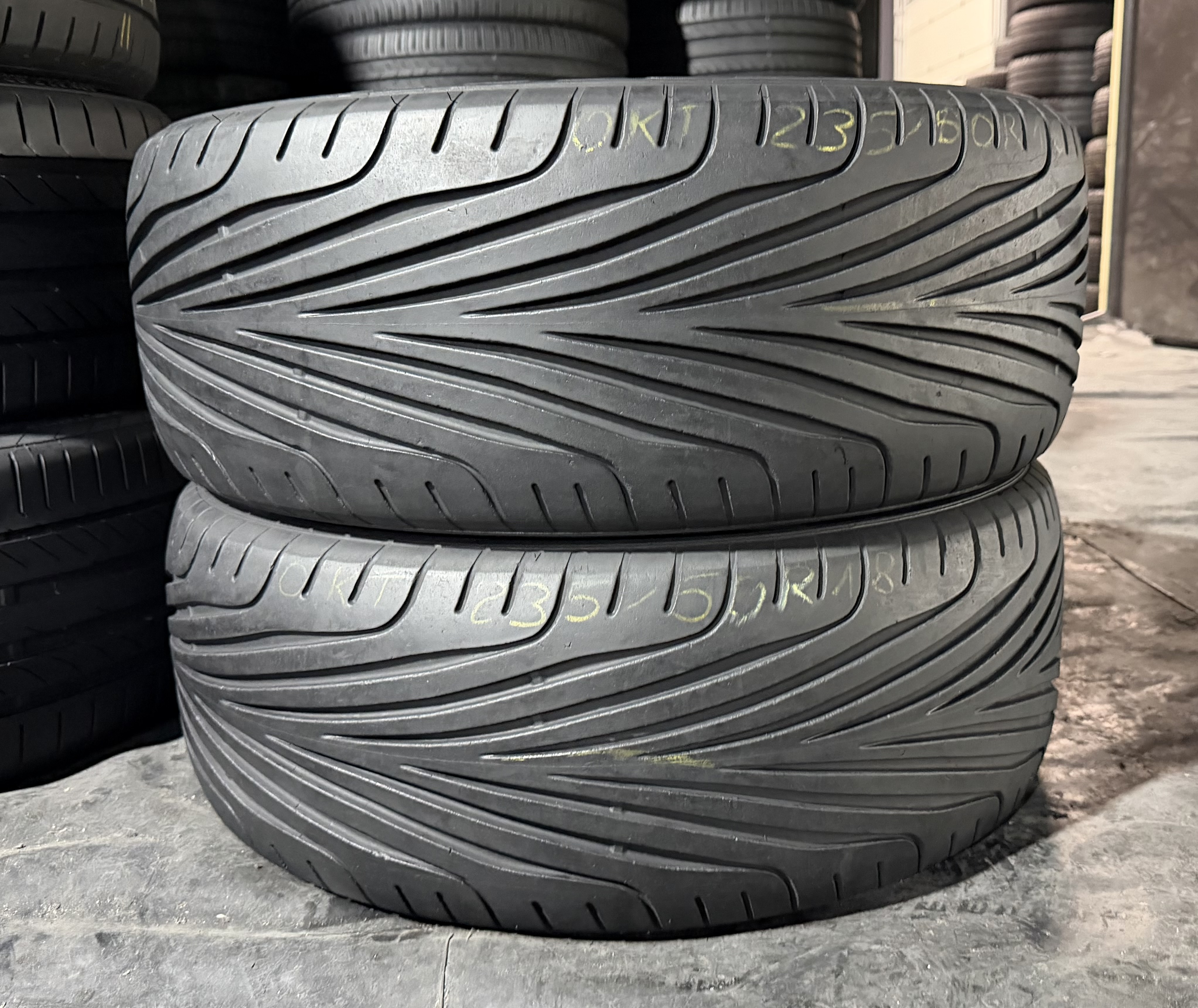 Шини б\у 235/50 R18