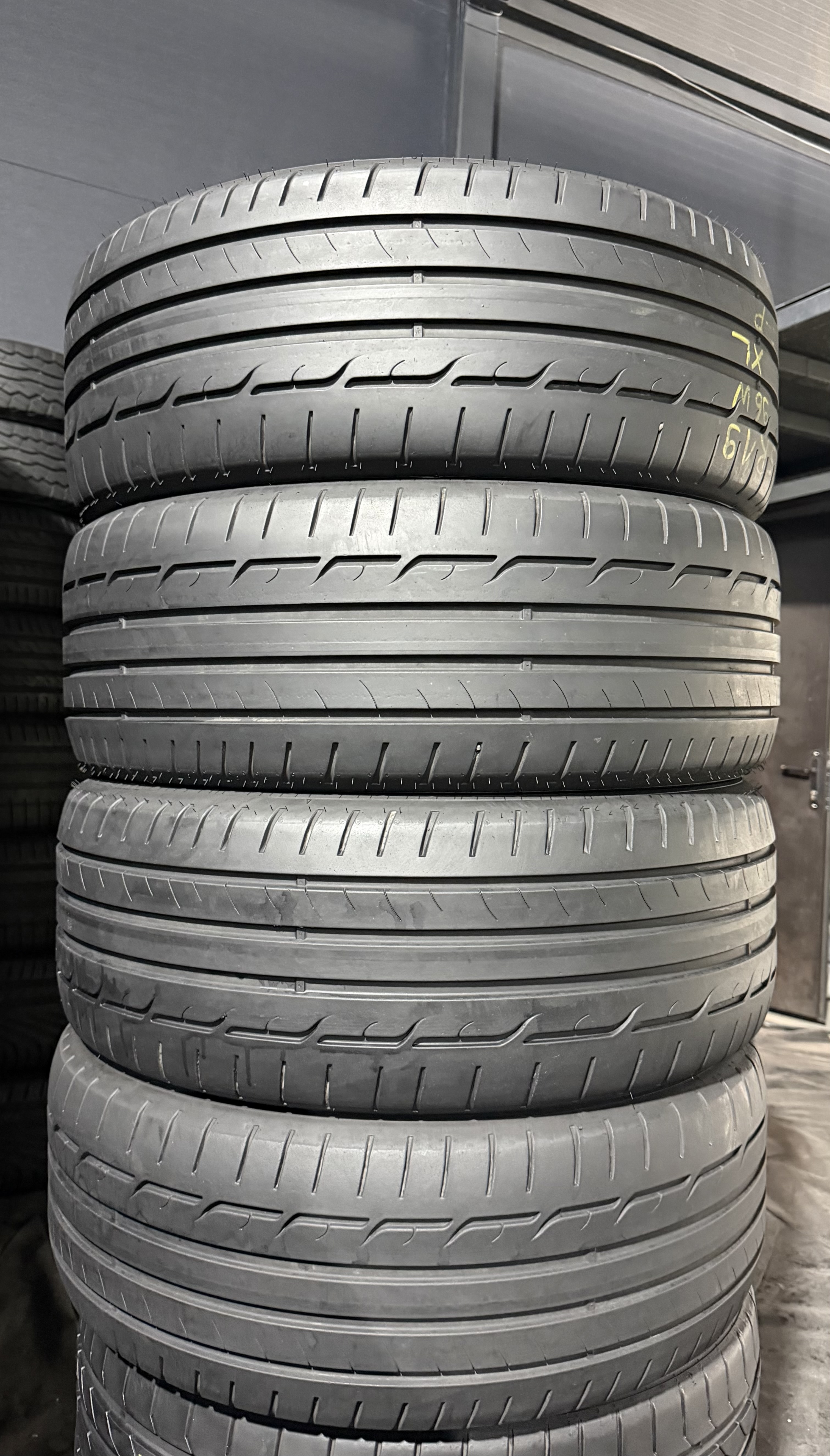 Шини б\у 225/45 R19