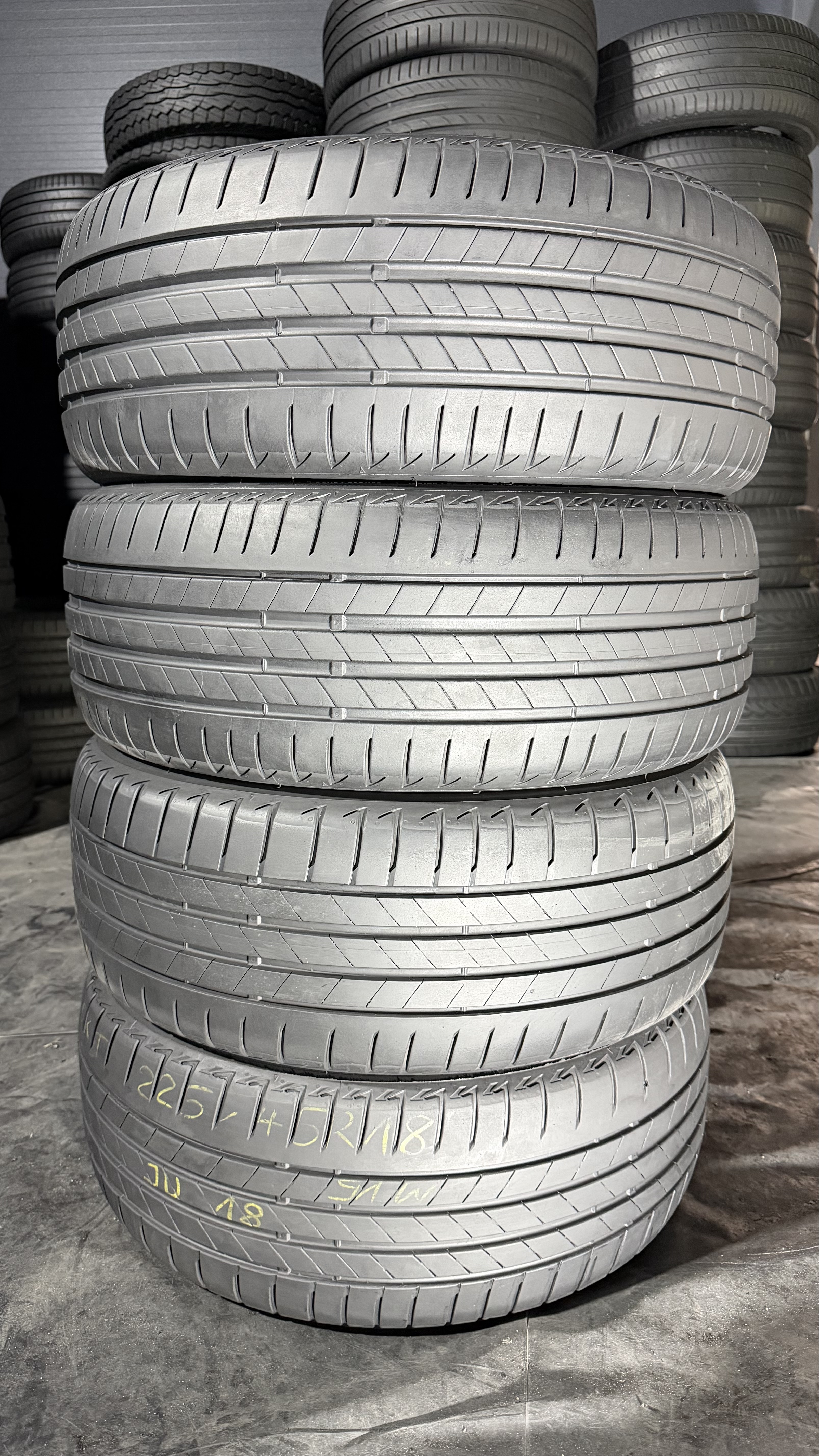 Шини б\у 225/45 R18