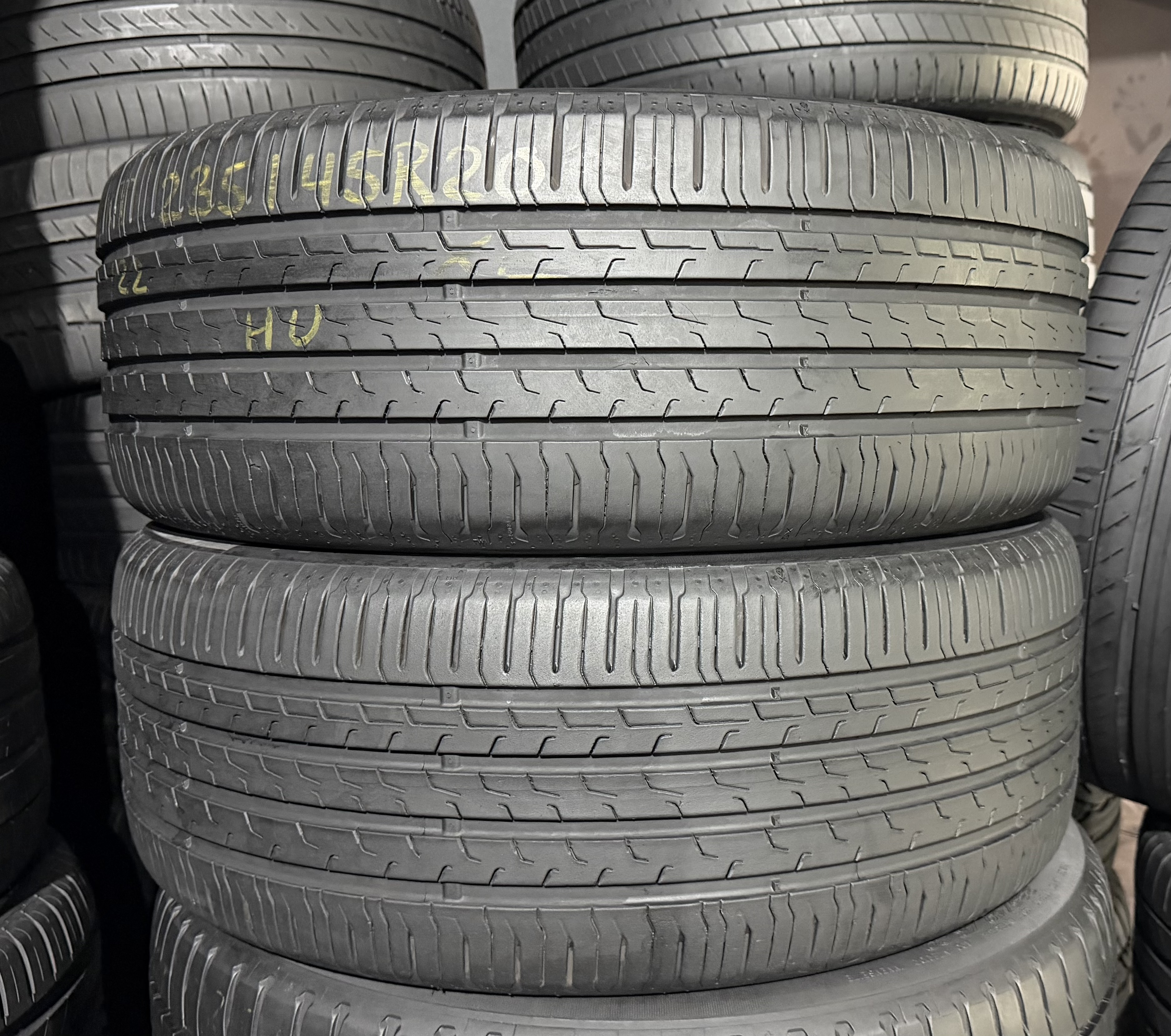 Шини б\у 235/45 R20