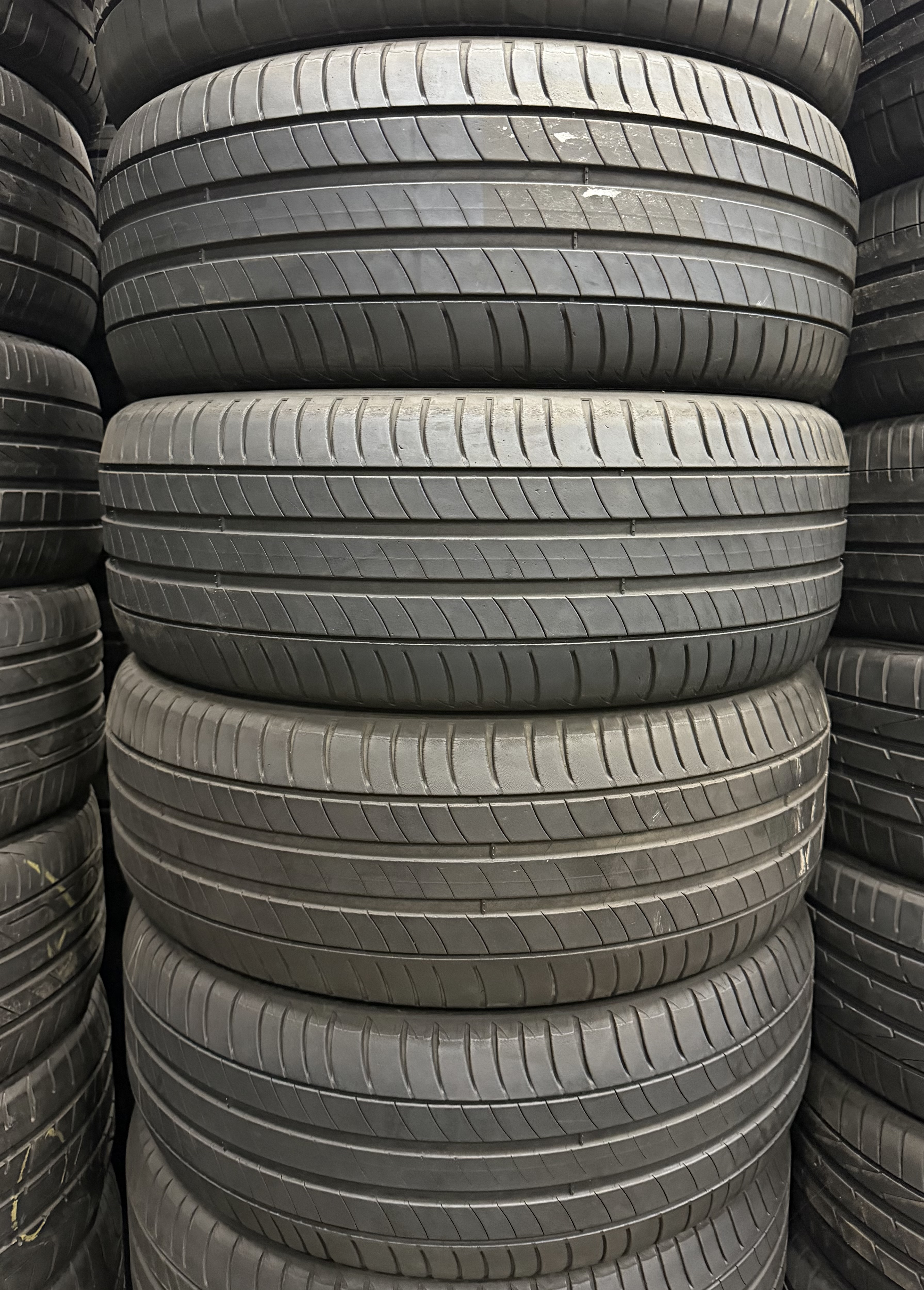 Шини б\у 215/50 R18