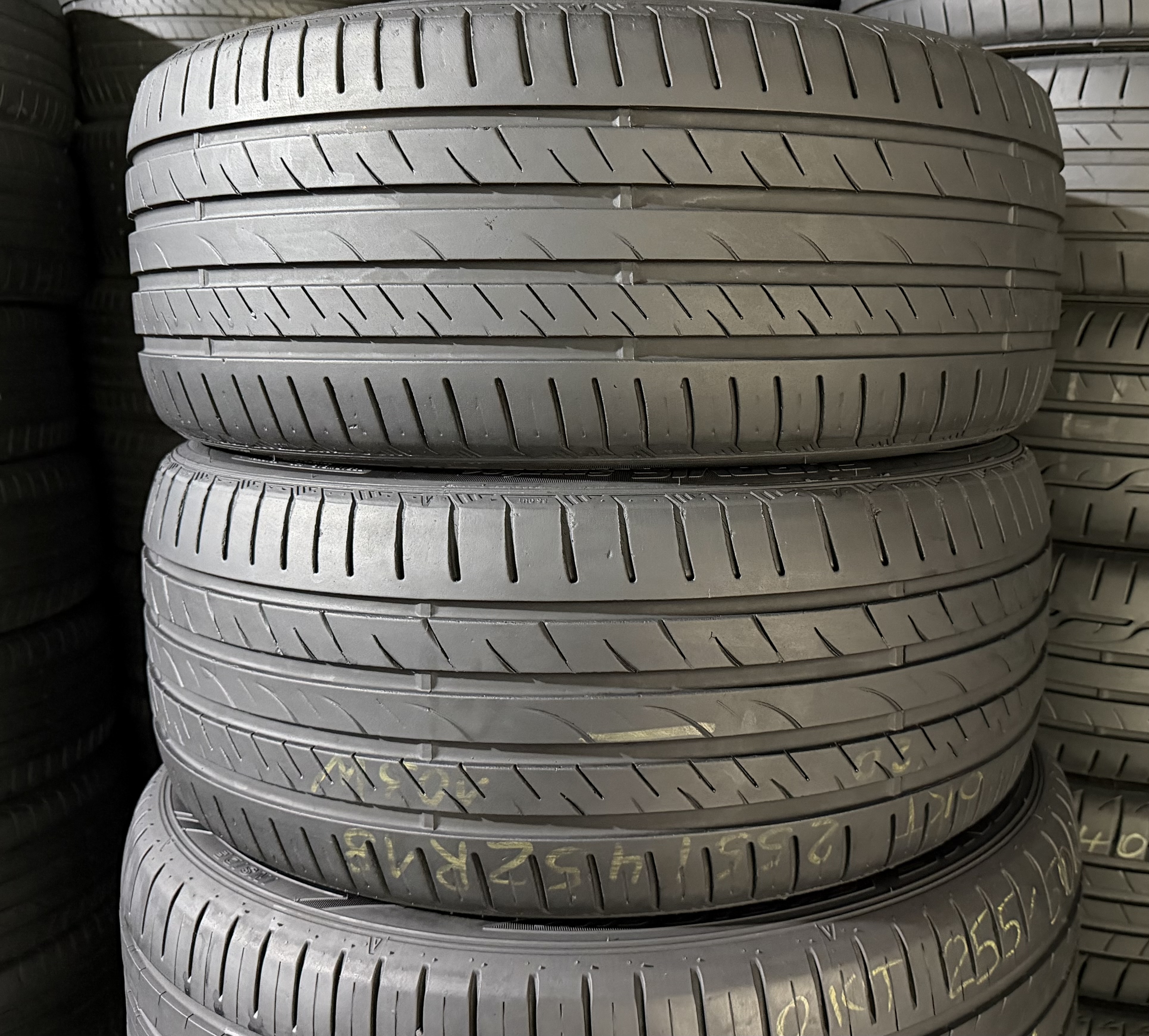 Шини б\у 255/45 R18