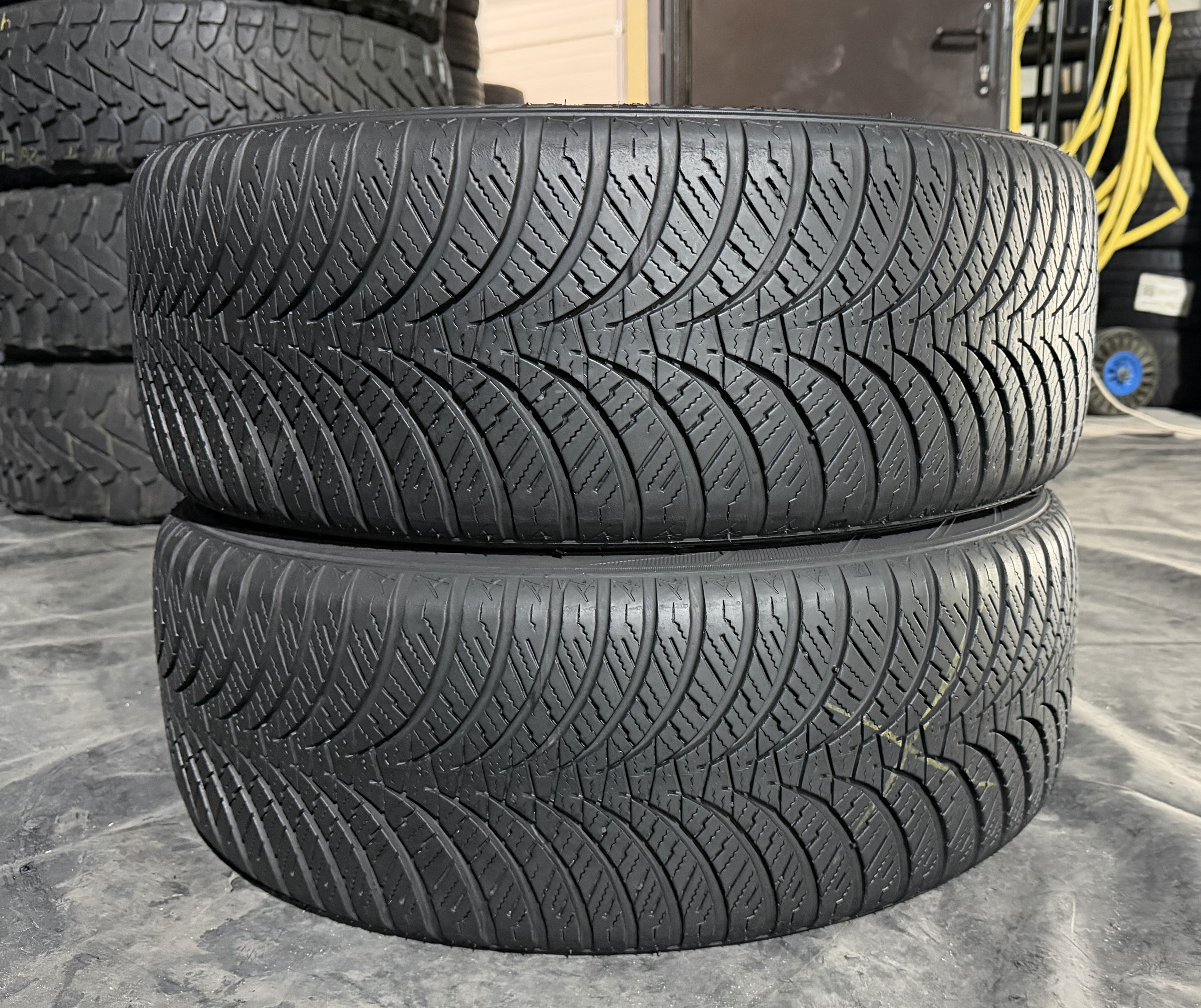 Шини б\у 225/45 R19