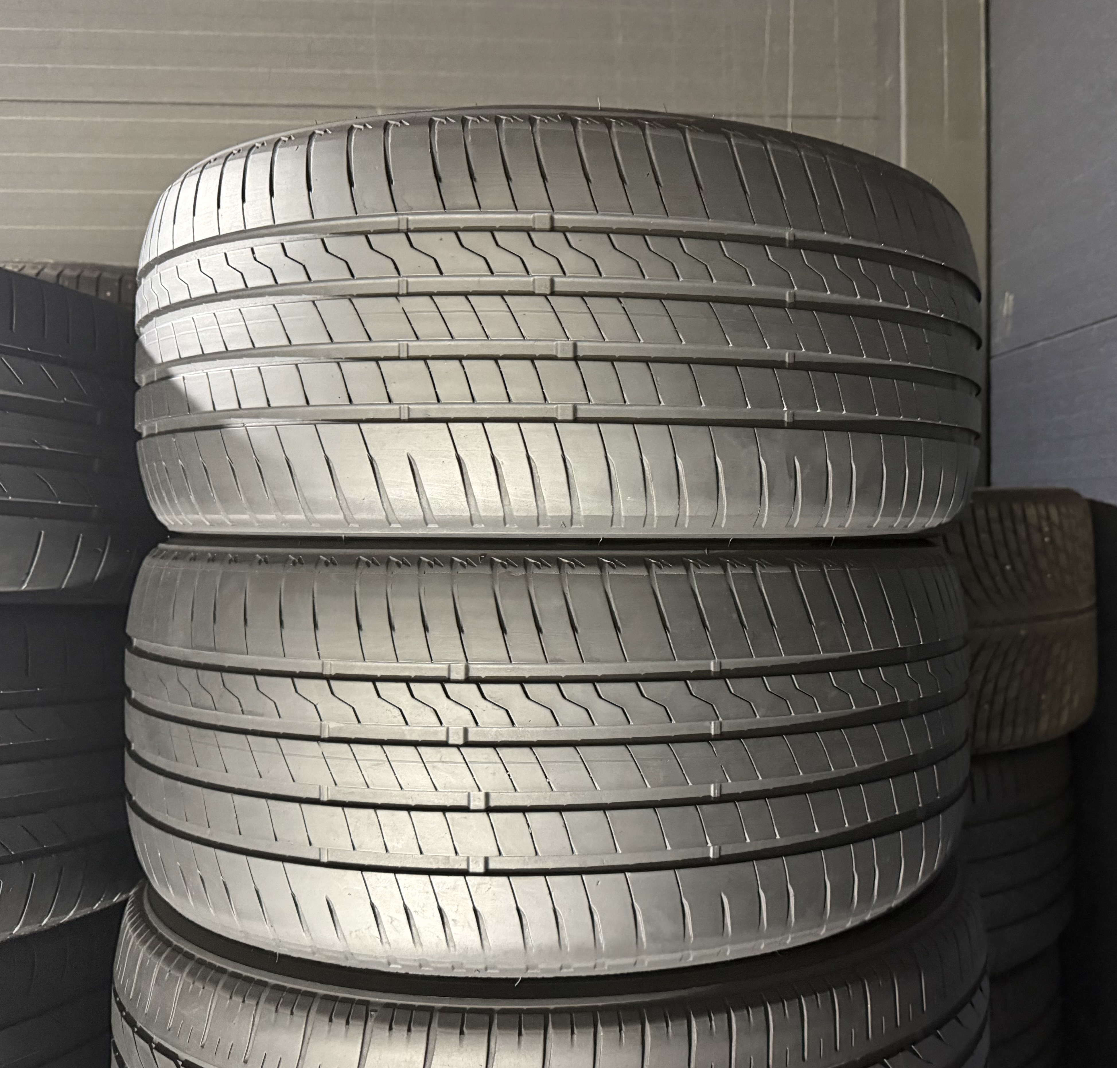 Шини б\у 235/40 R18