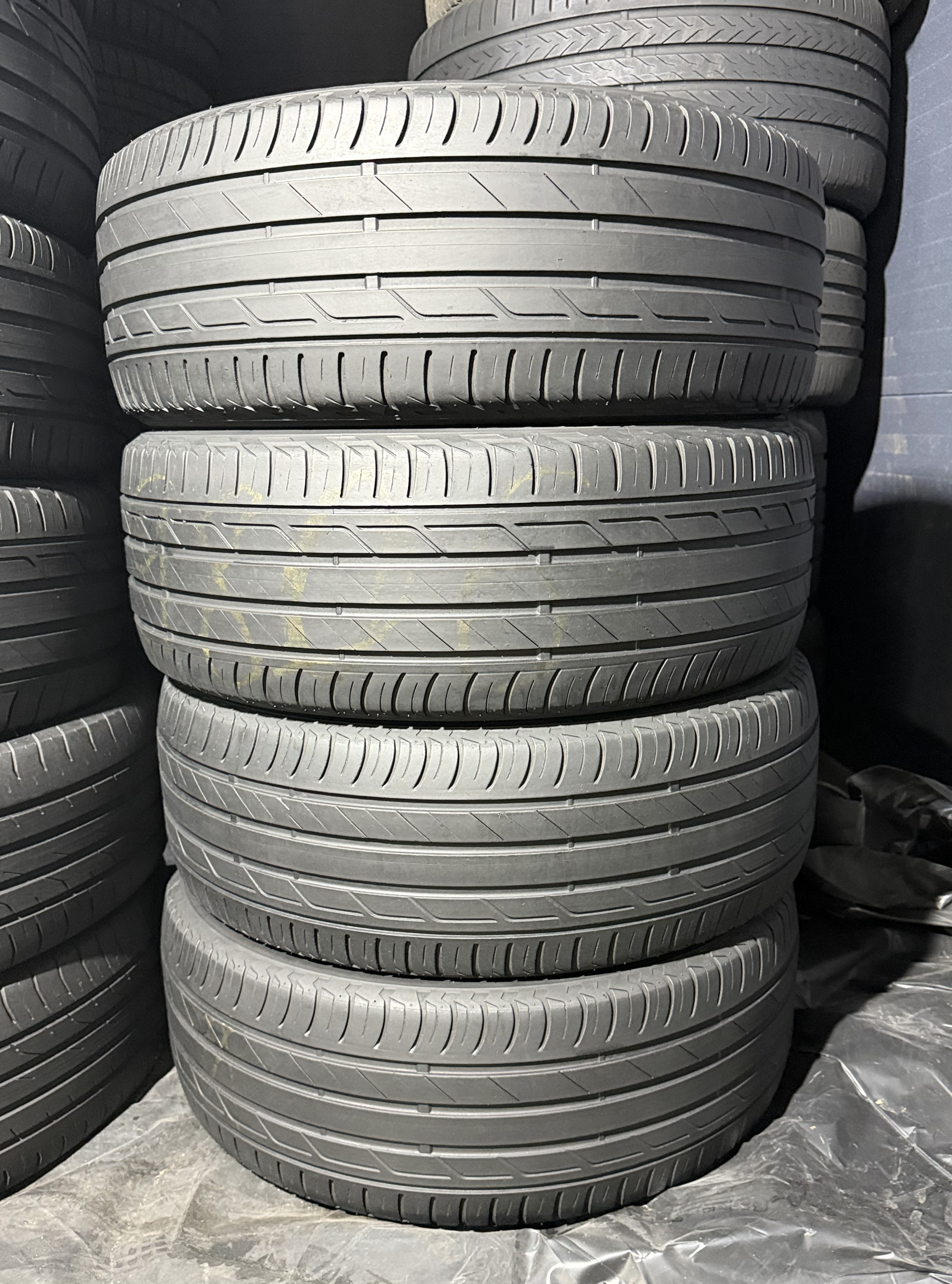 Шини б\у 215/50 R18
