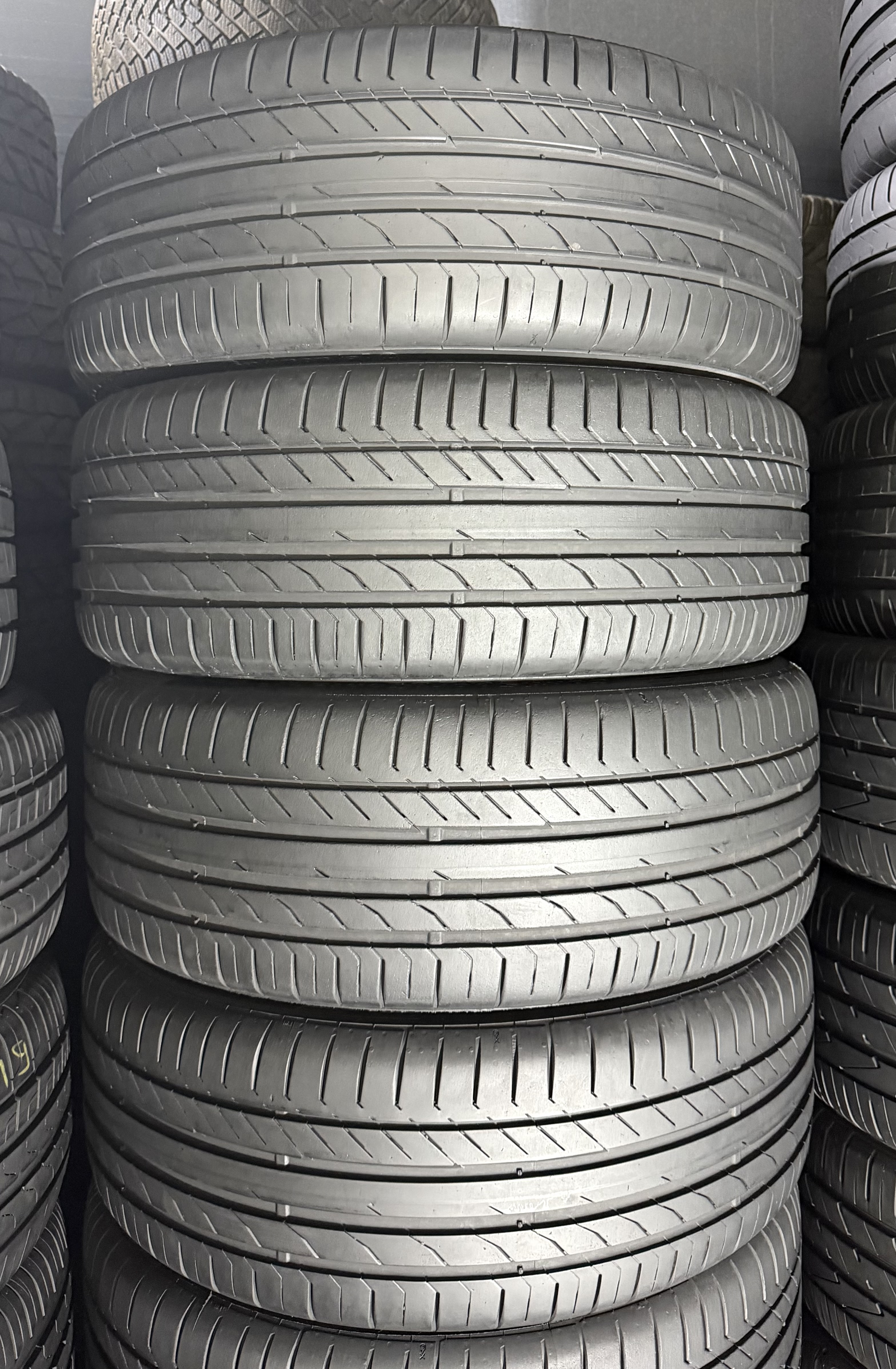 Шини б\у 235/45 R19