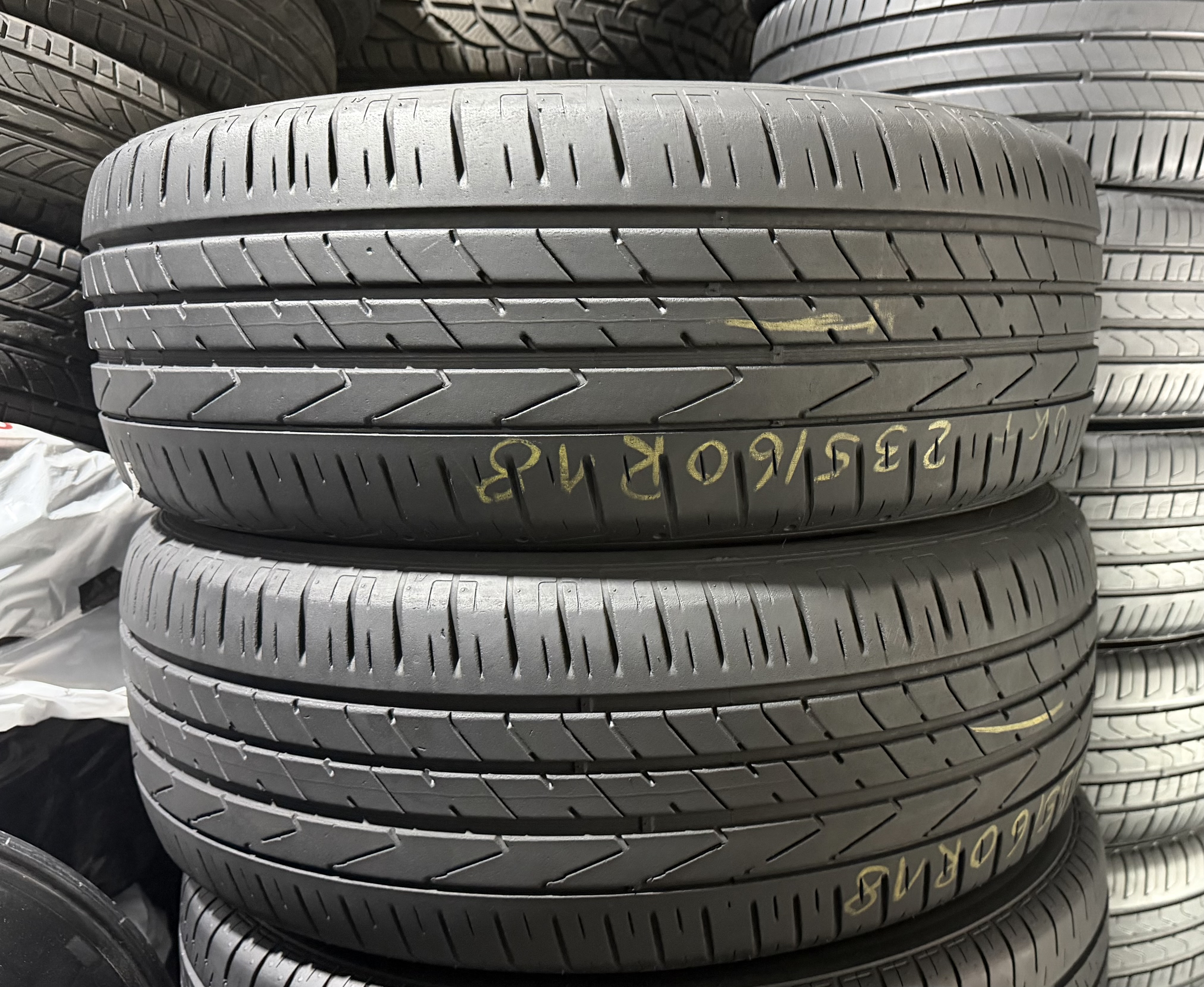 Шини б\у 235/60 R18