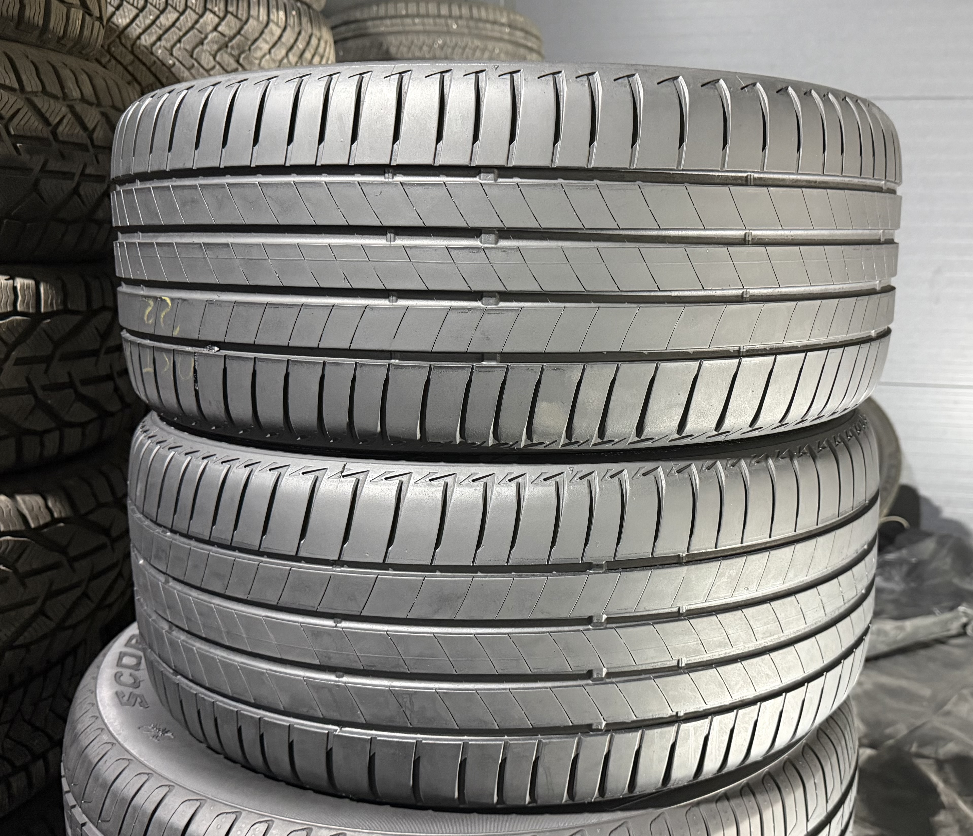 Шини б\у 245/40 R19