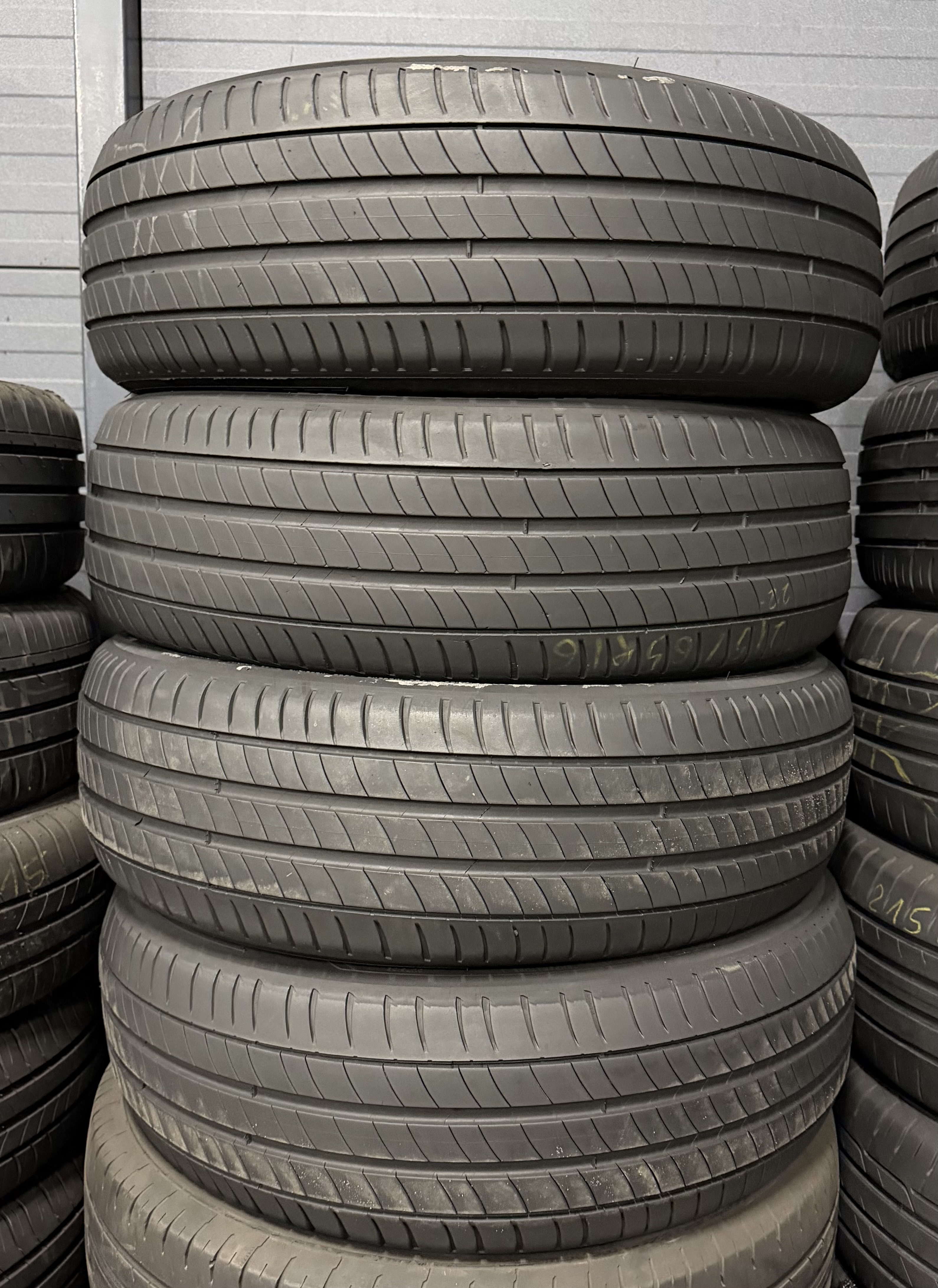 Шини б\у 215/65 R16