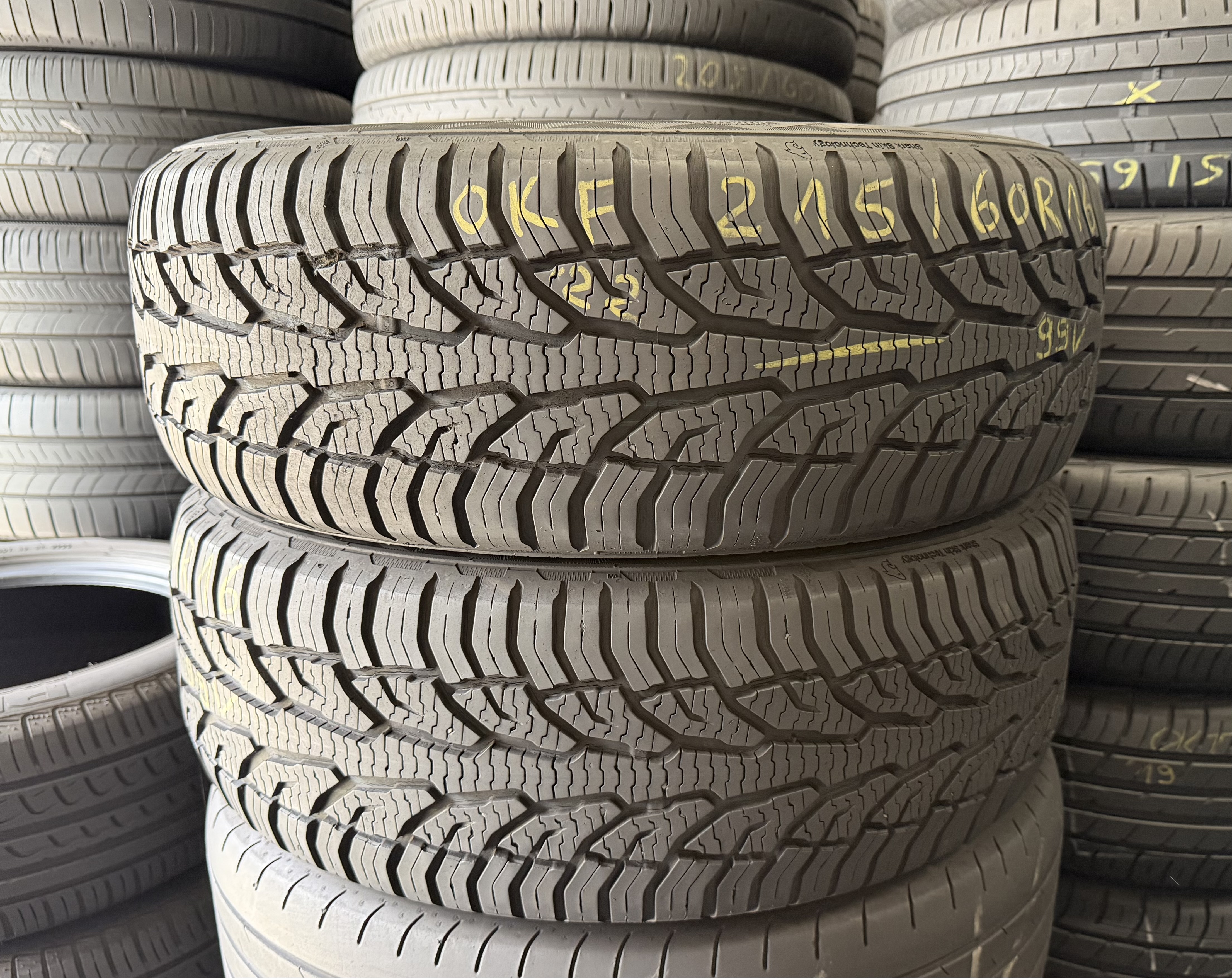 Шини б\у 215/60 R16