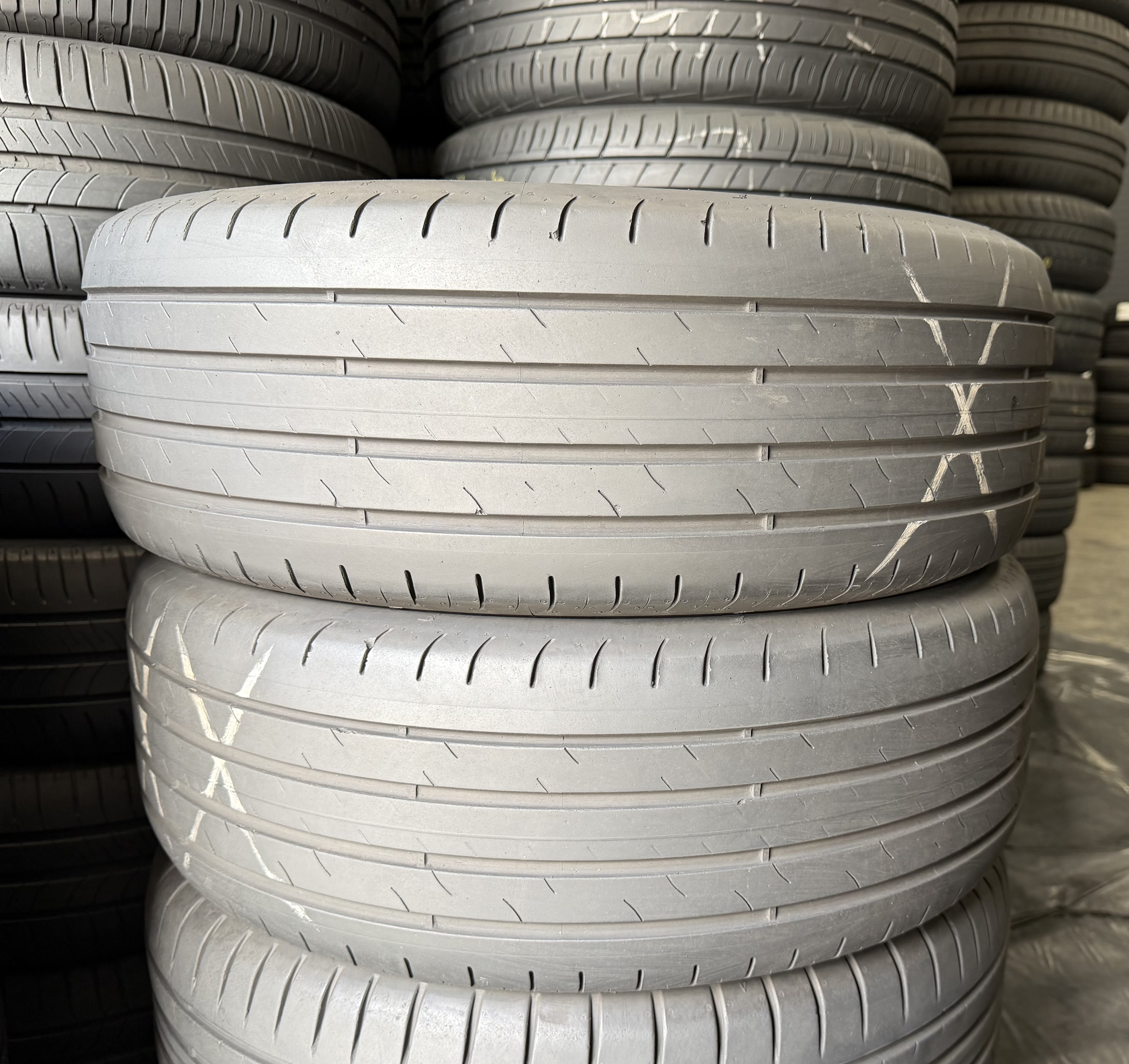Шини б\у 215/60 R16