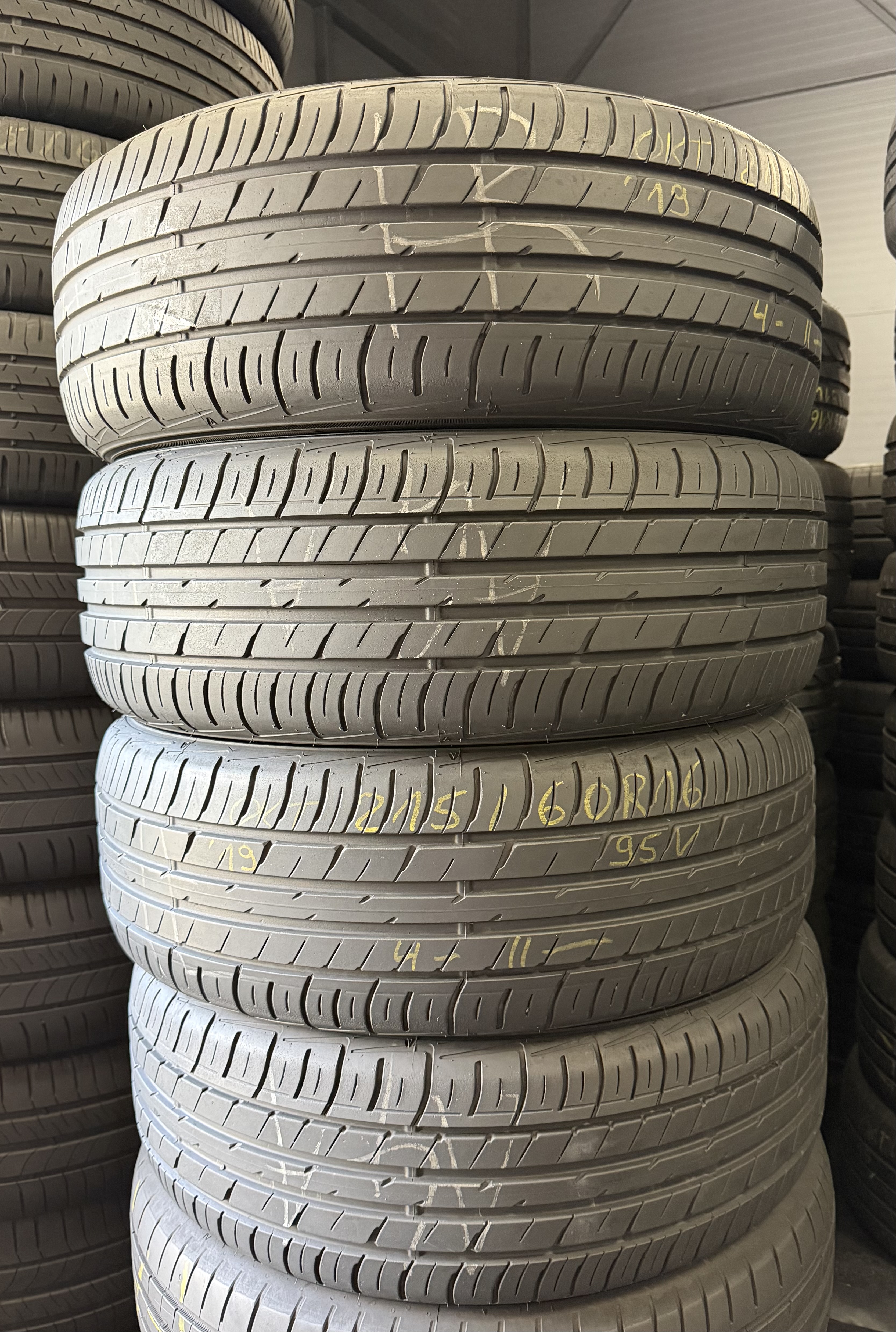 Шини б\у 215/60 R16