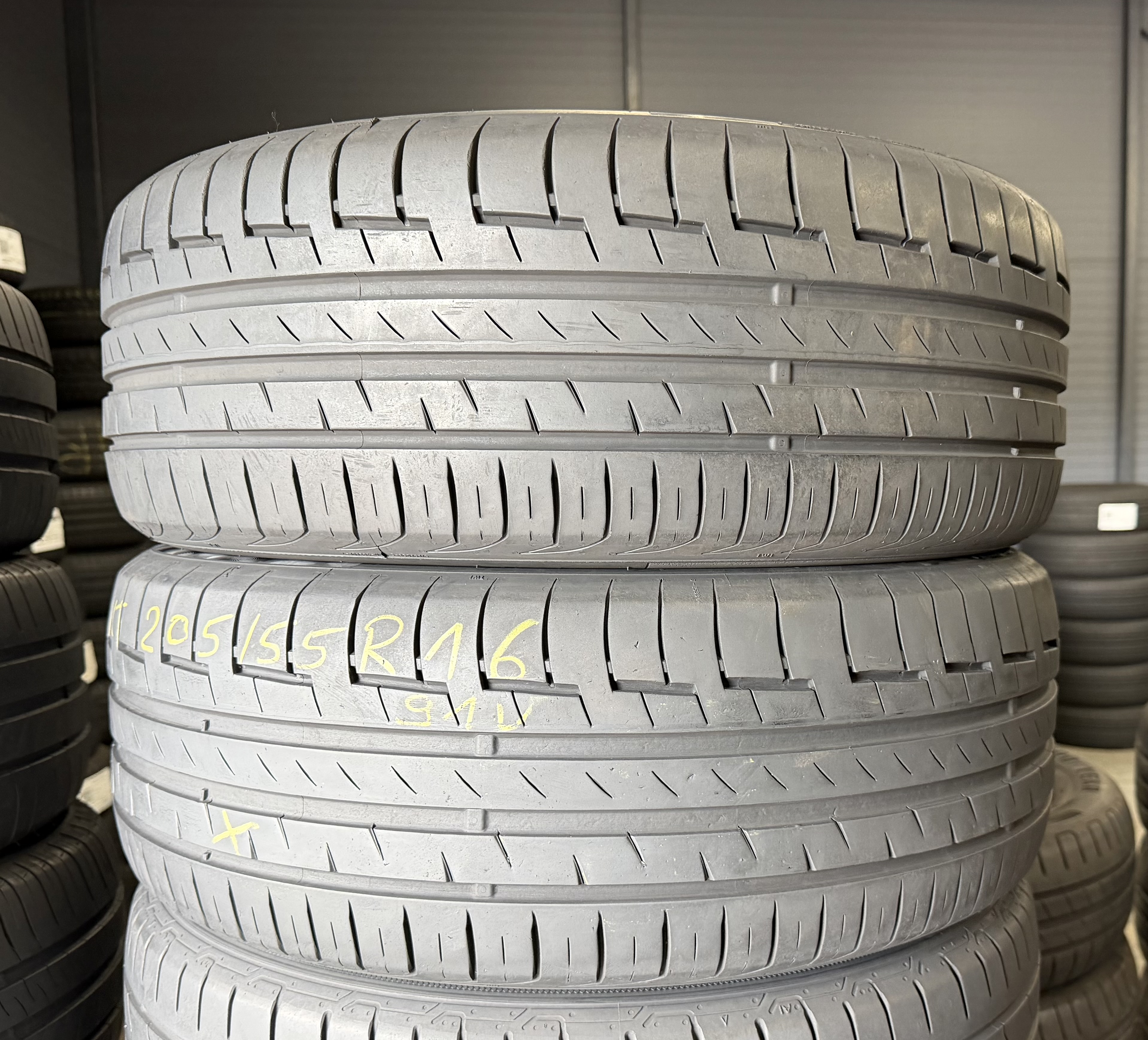 Шини б\у 205/55 R16