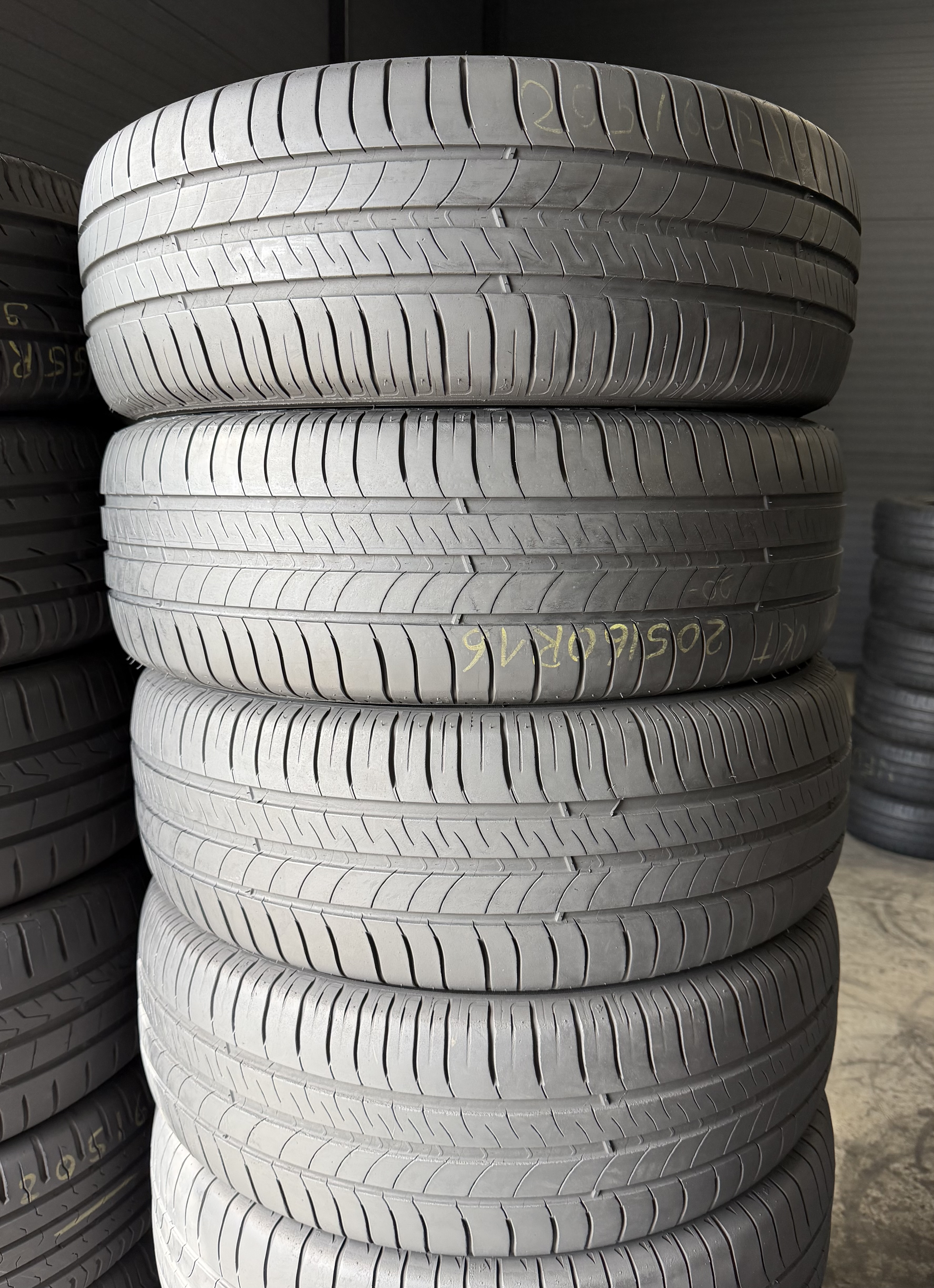 Шини б\у 205/60 R16