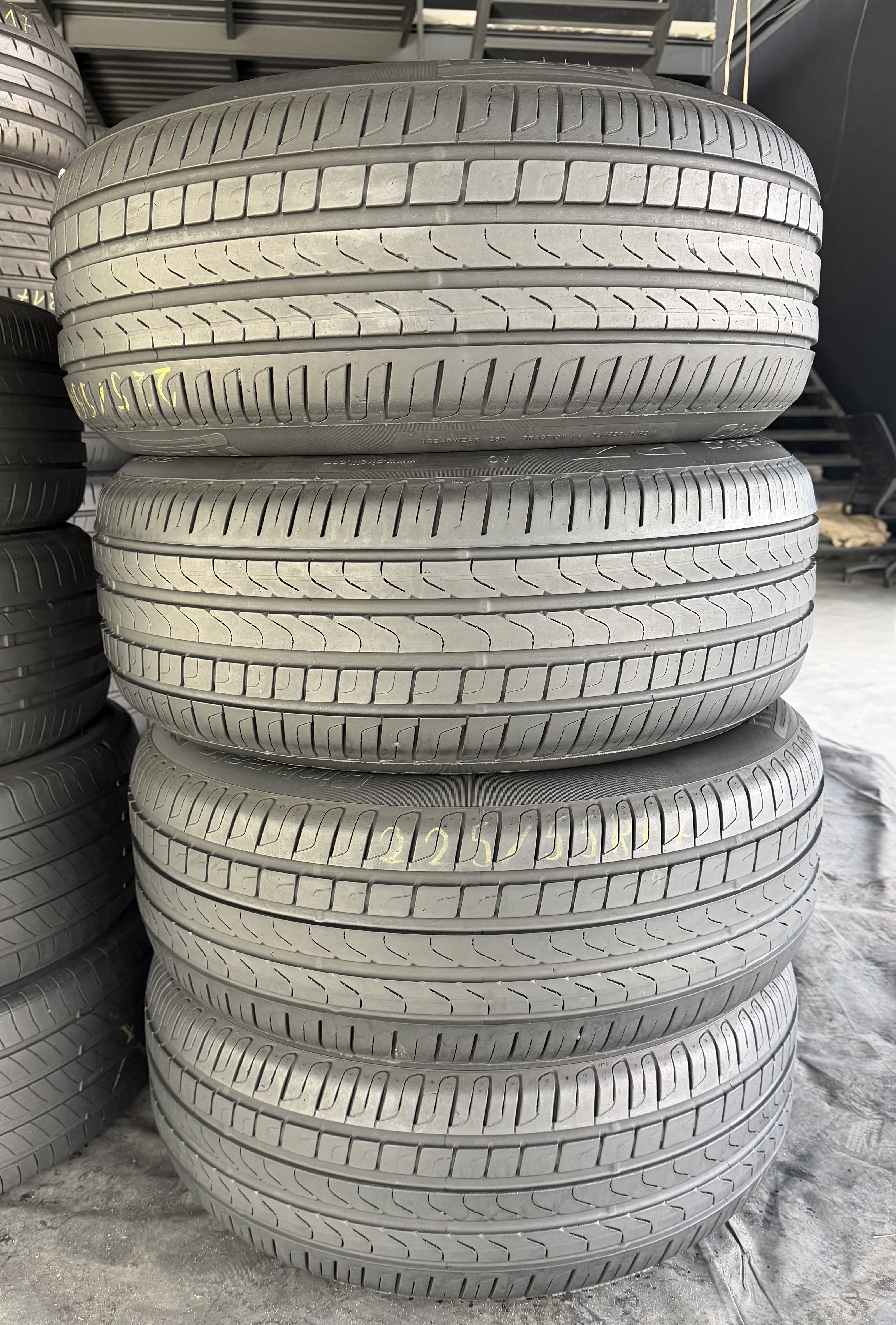 Шини б\у 225/55 R17