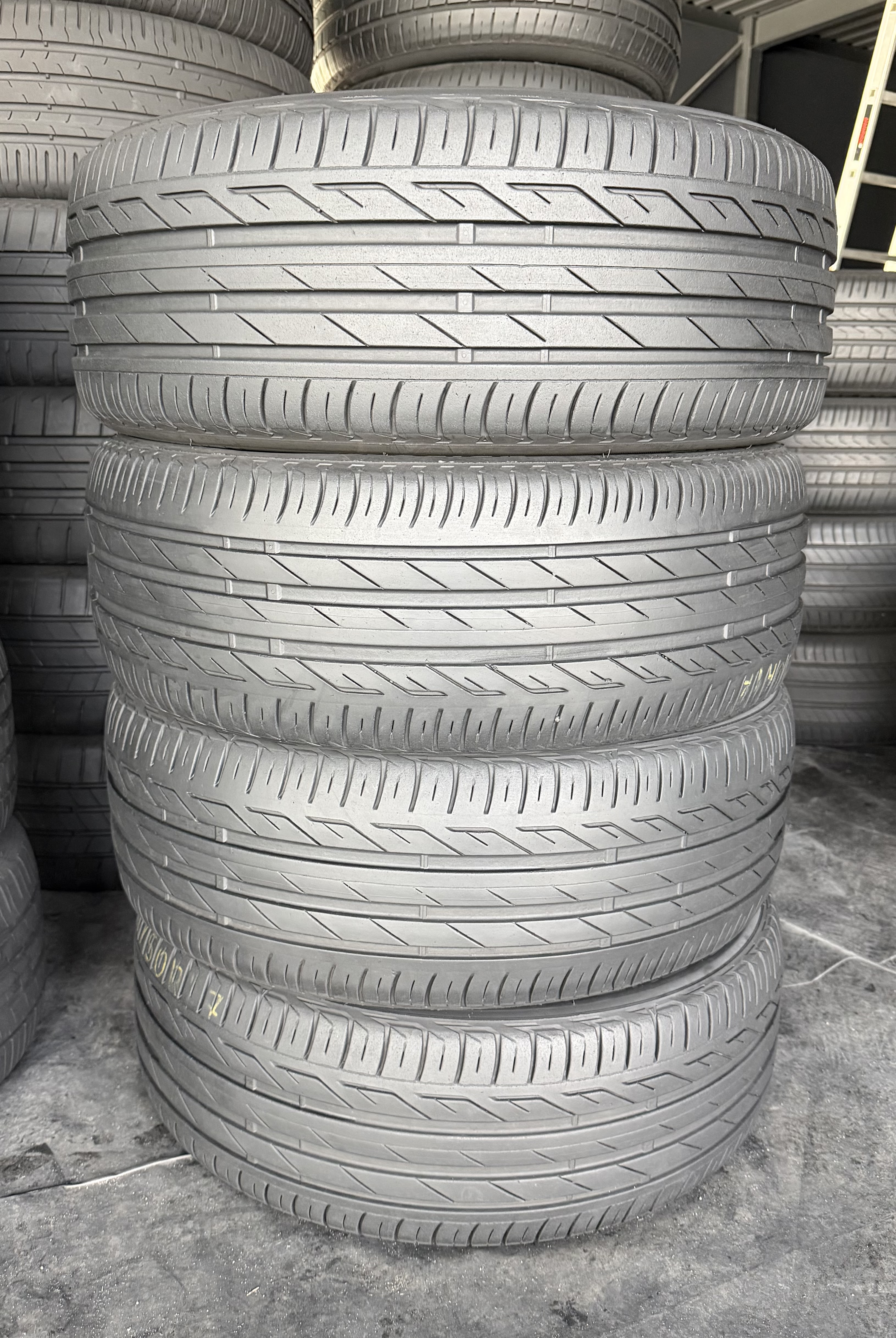 Шини б\у 215/50 R17