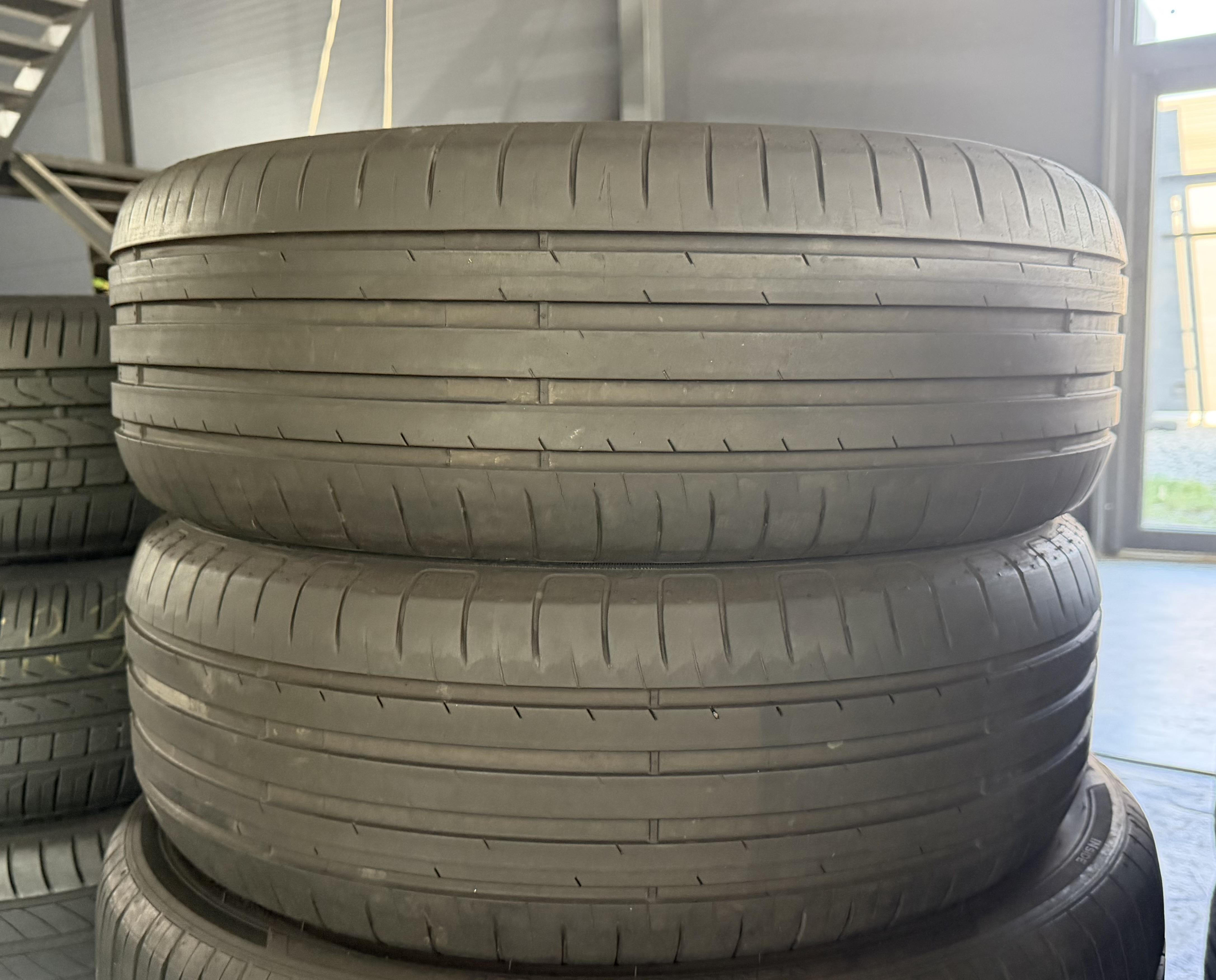 Шини б\у 215/55 R17