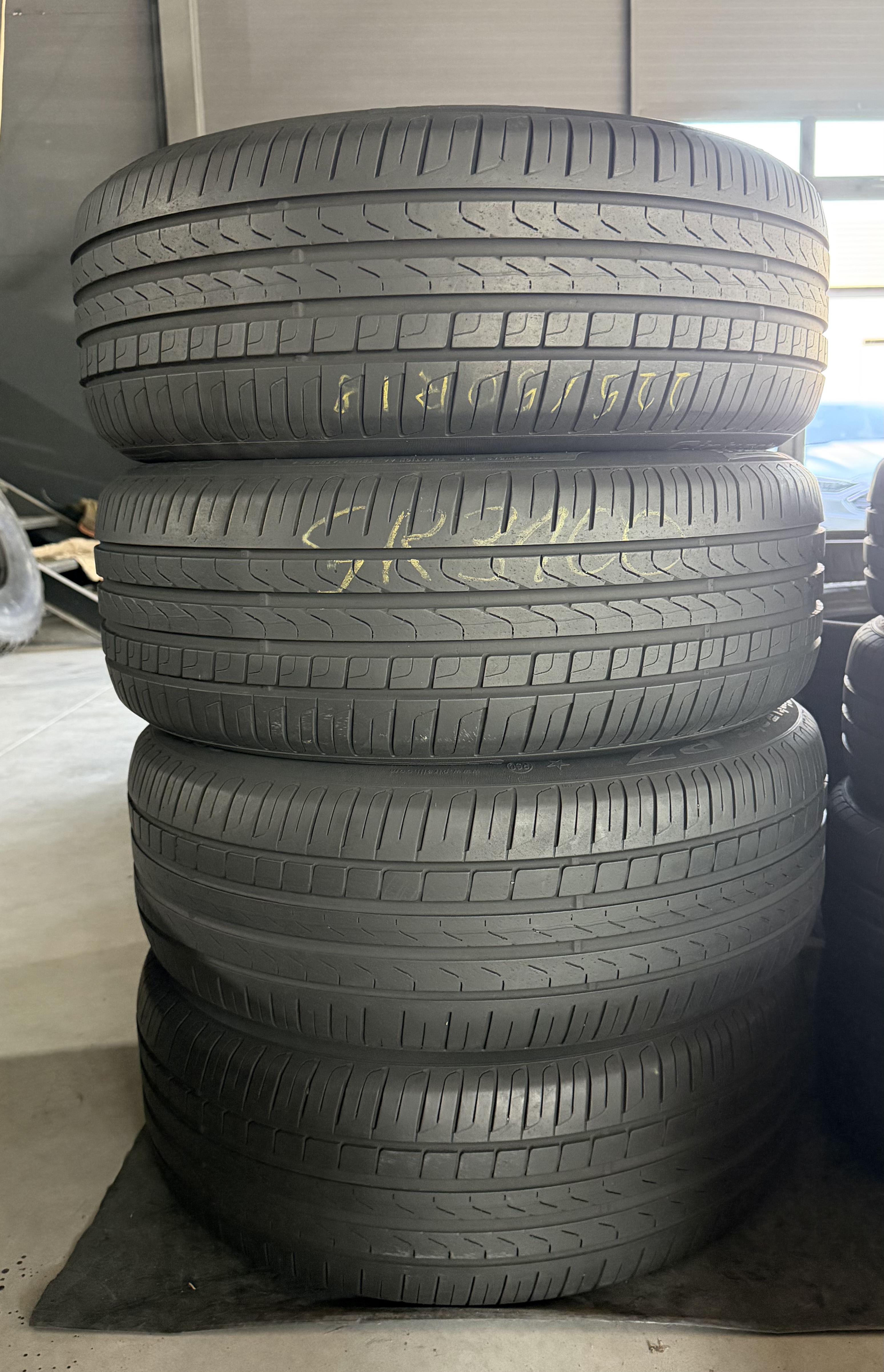 Шини б\у 225/50 R18