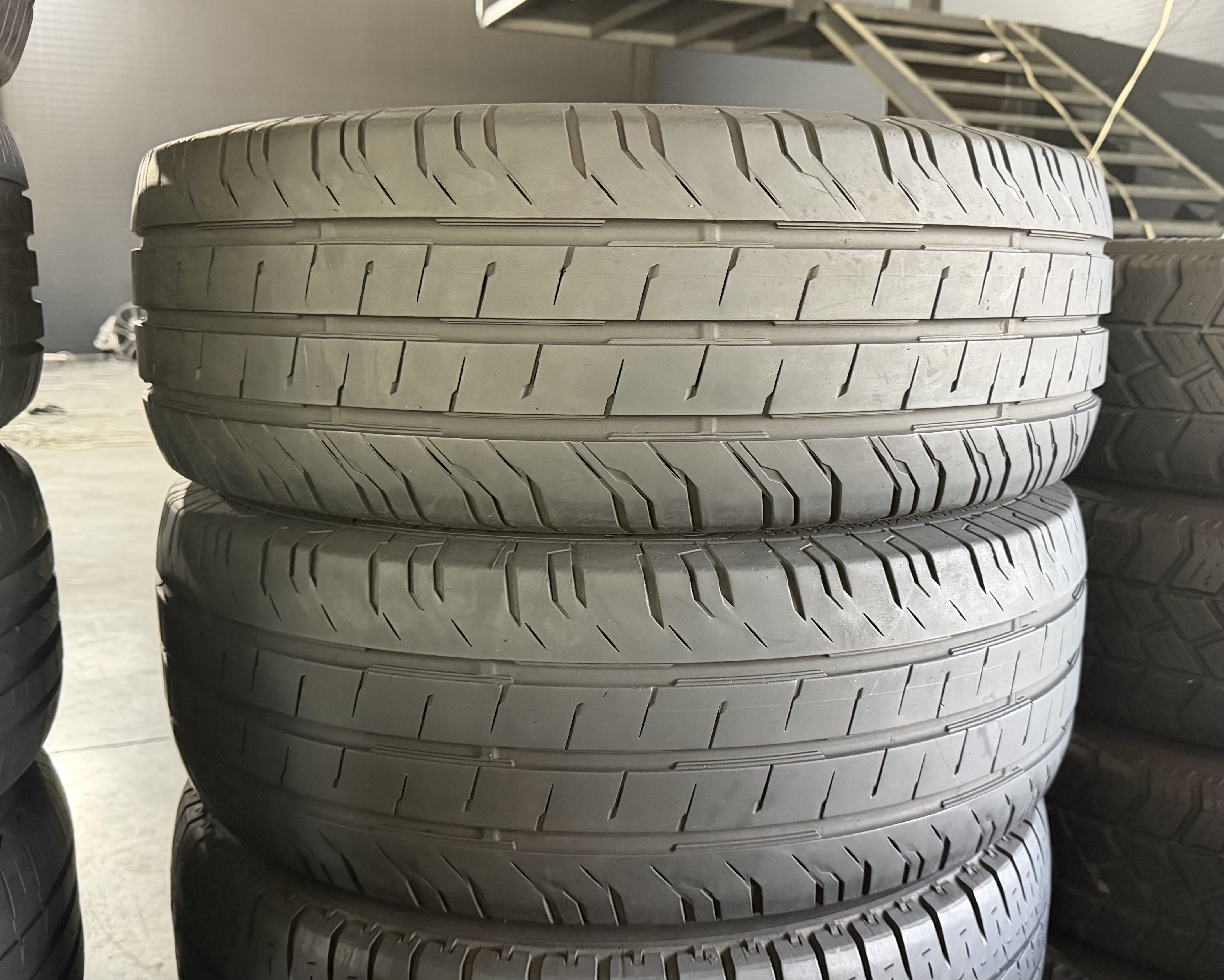 Шини б\у 235/65 R16C
