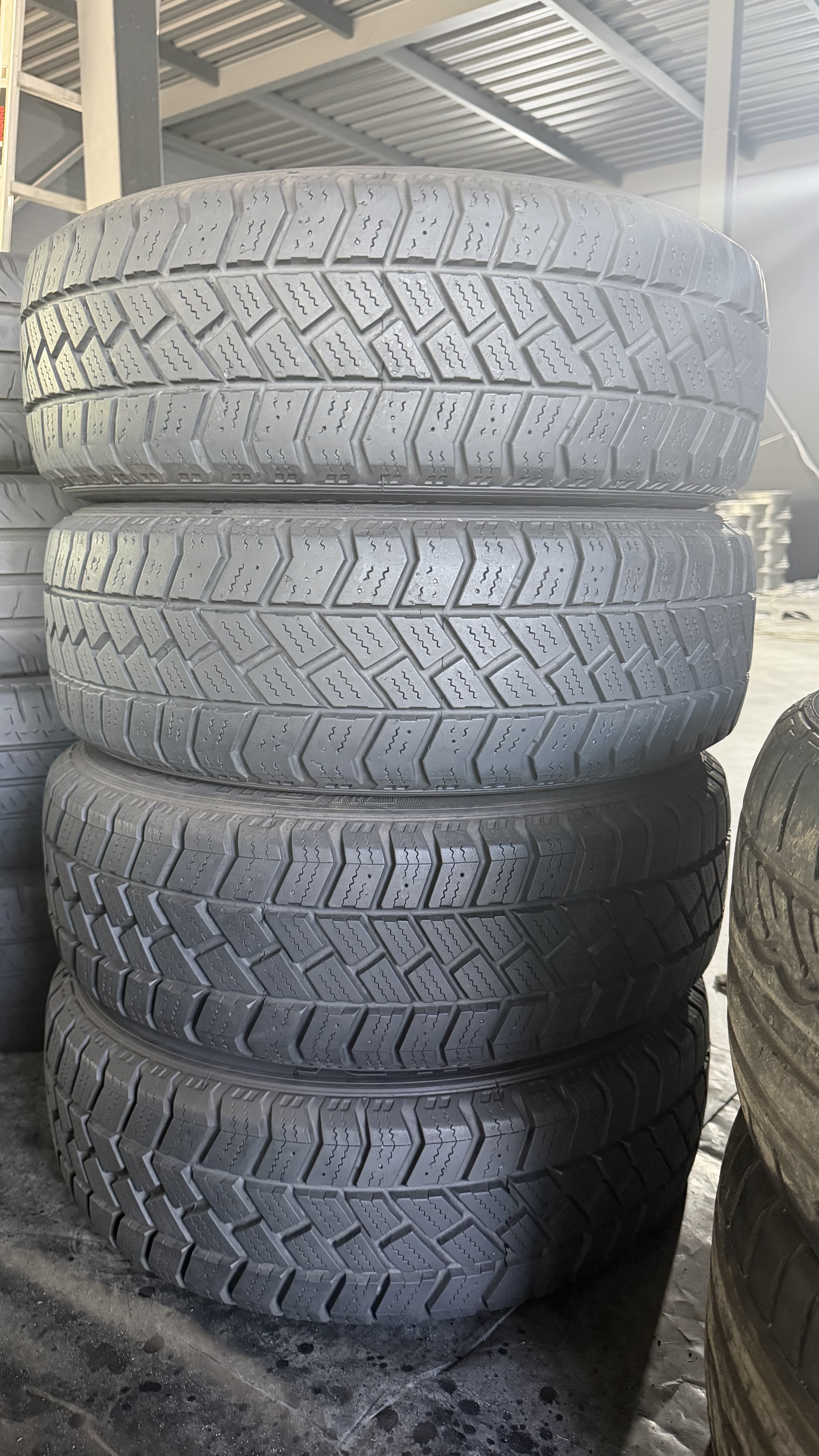 Шини б\у 205/65 R15C