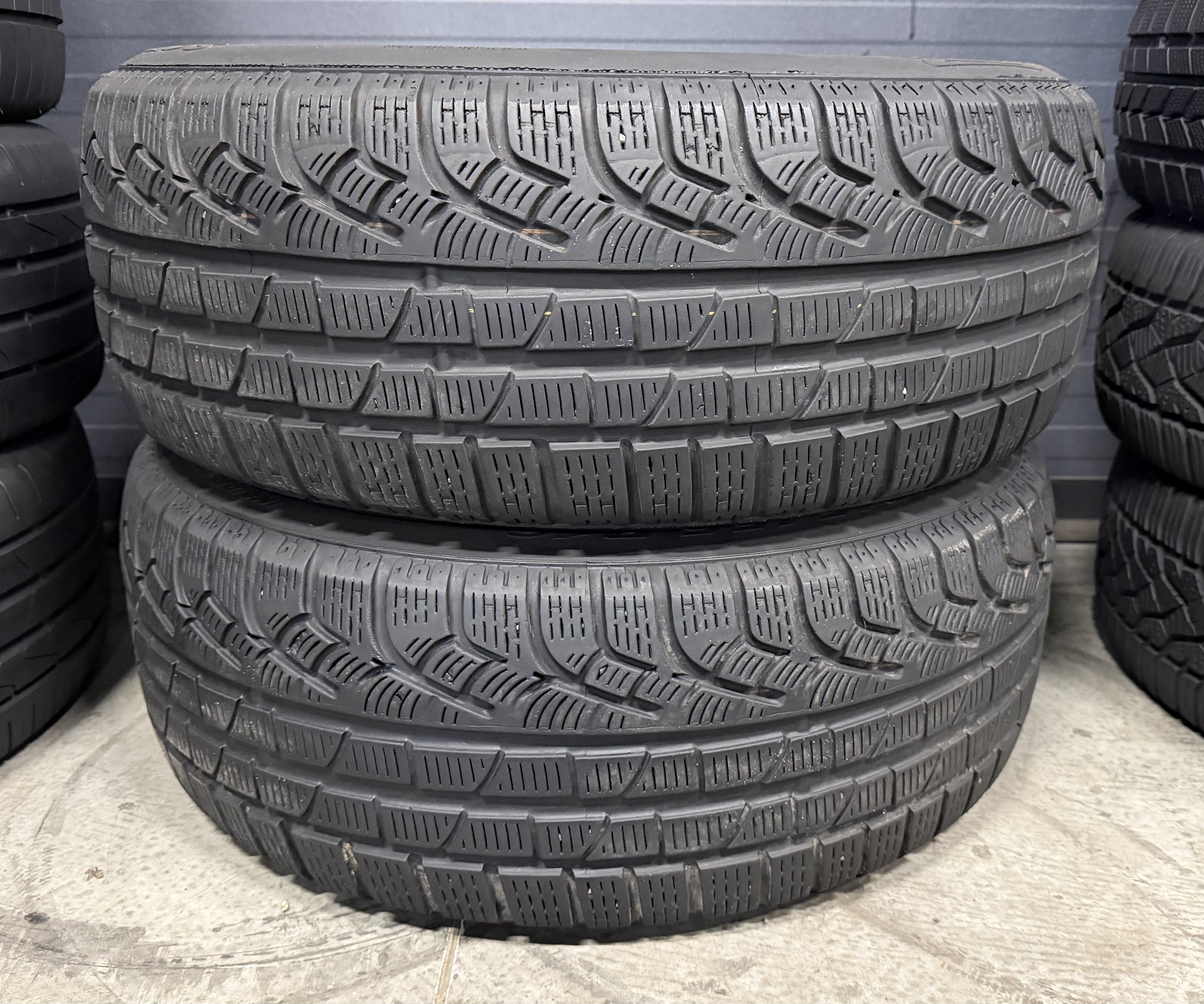 Шини б\у 215/55 R16