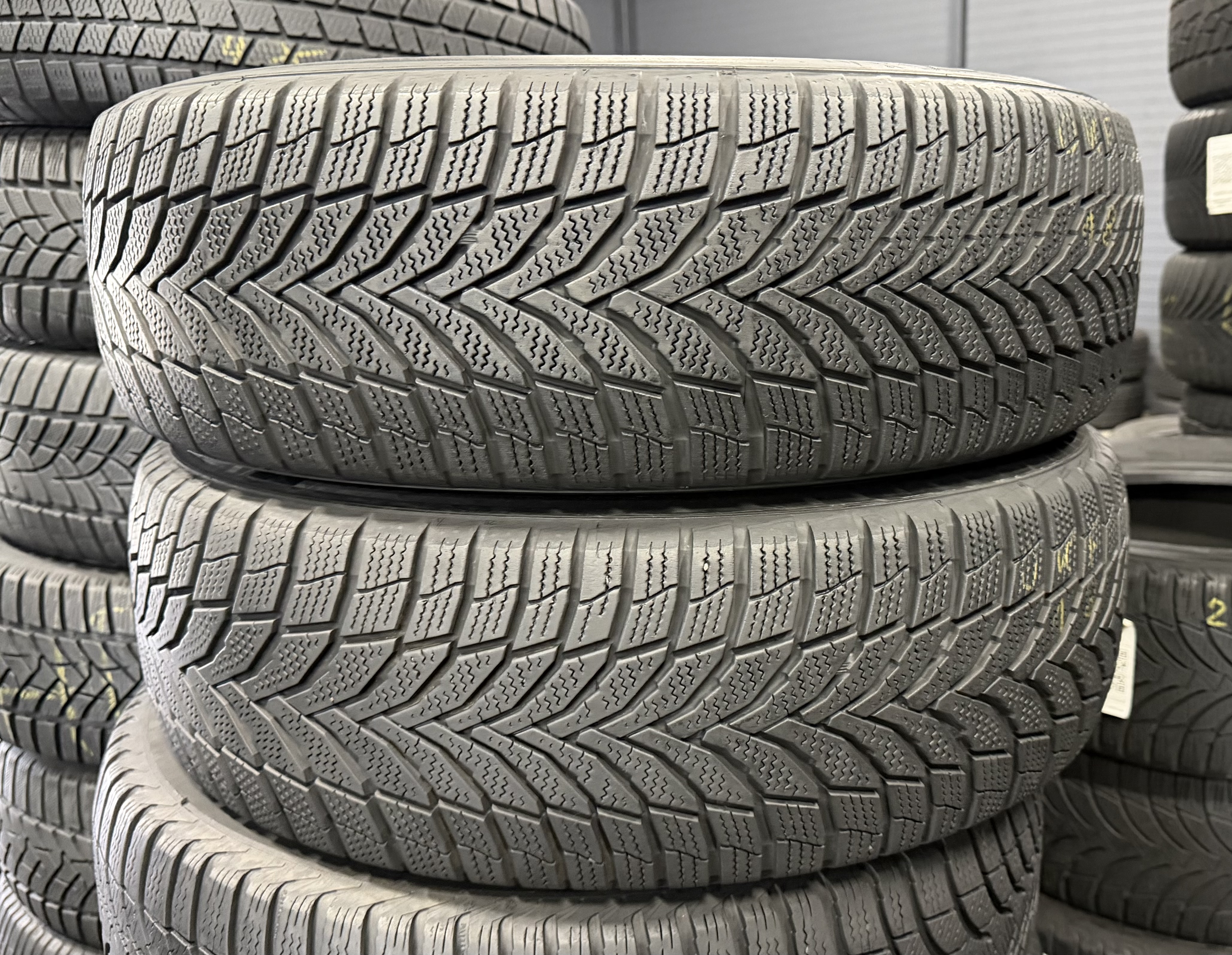 Шини б\у 215/65 R16