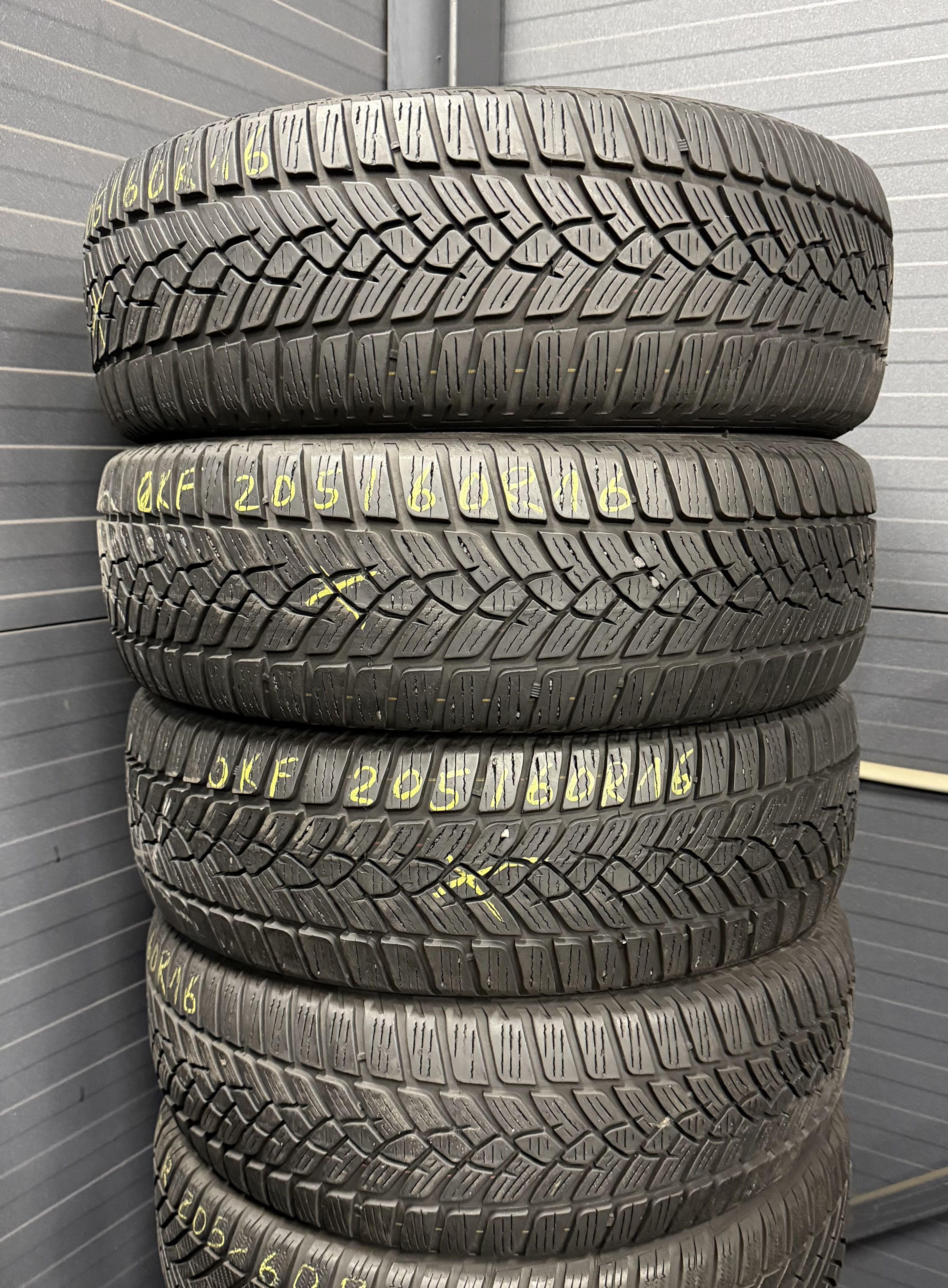 Шини б\у 205/60 R16