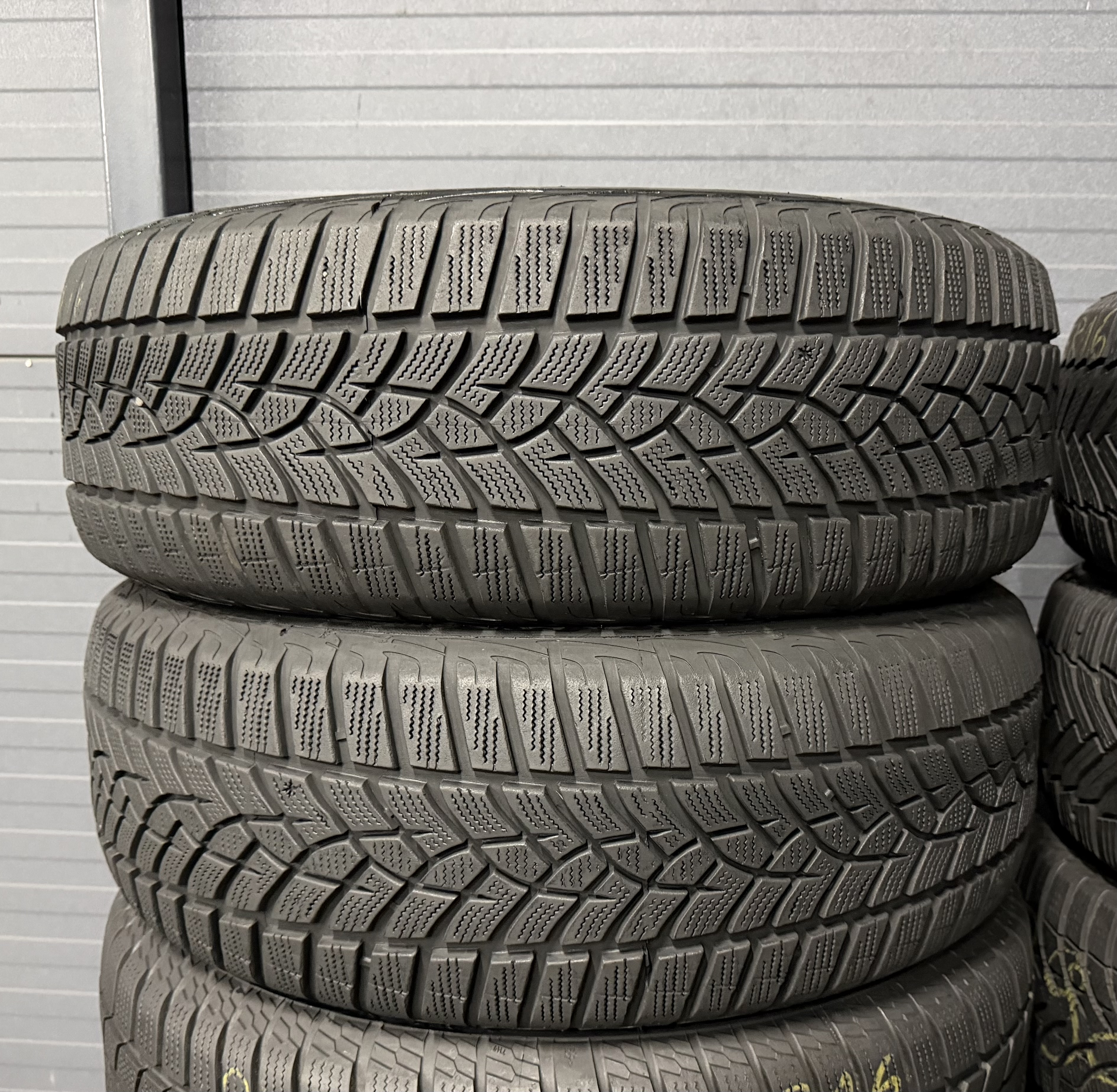 Шини б\у 215/65 R16