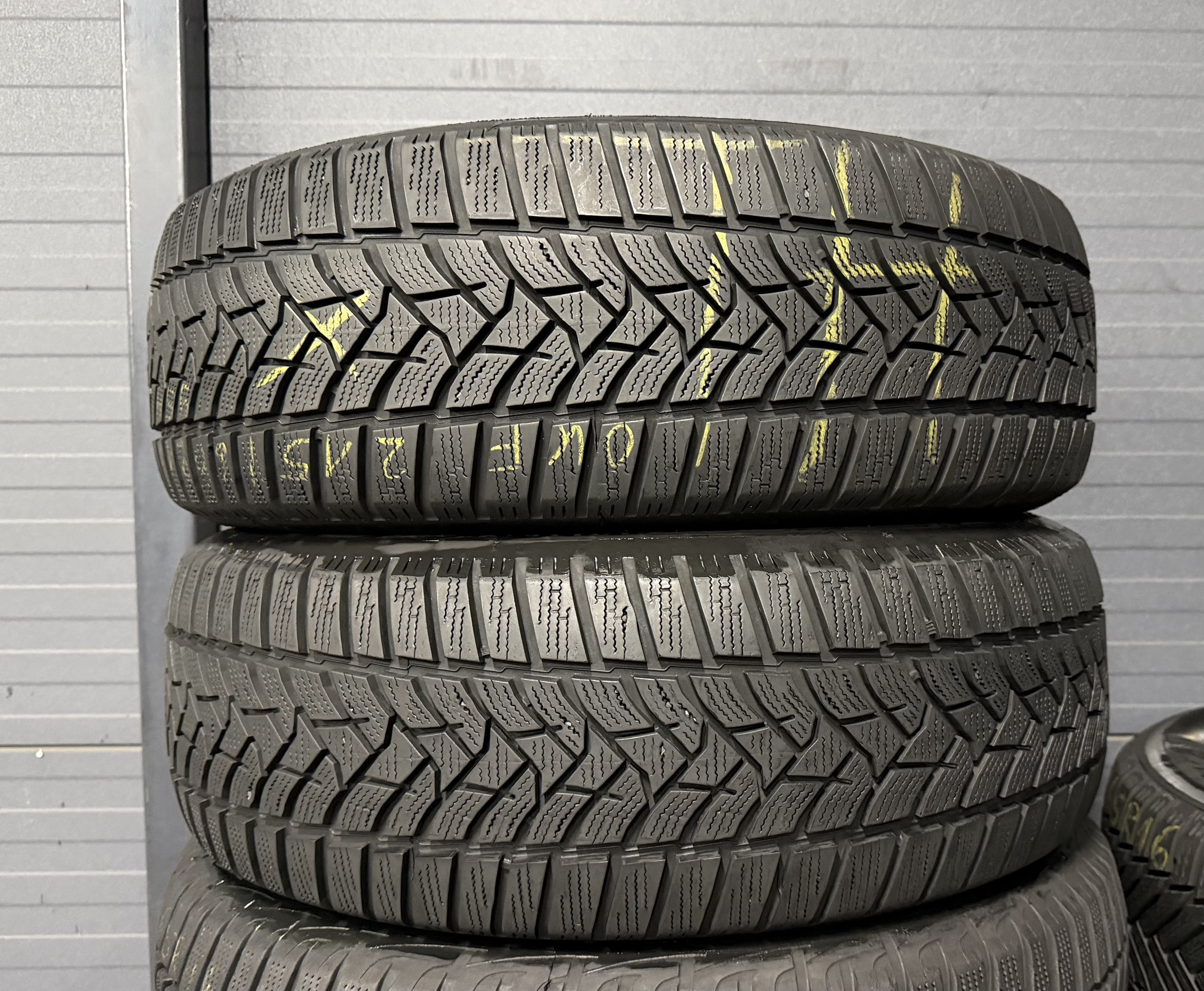 Шини б\у 215/60 R16