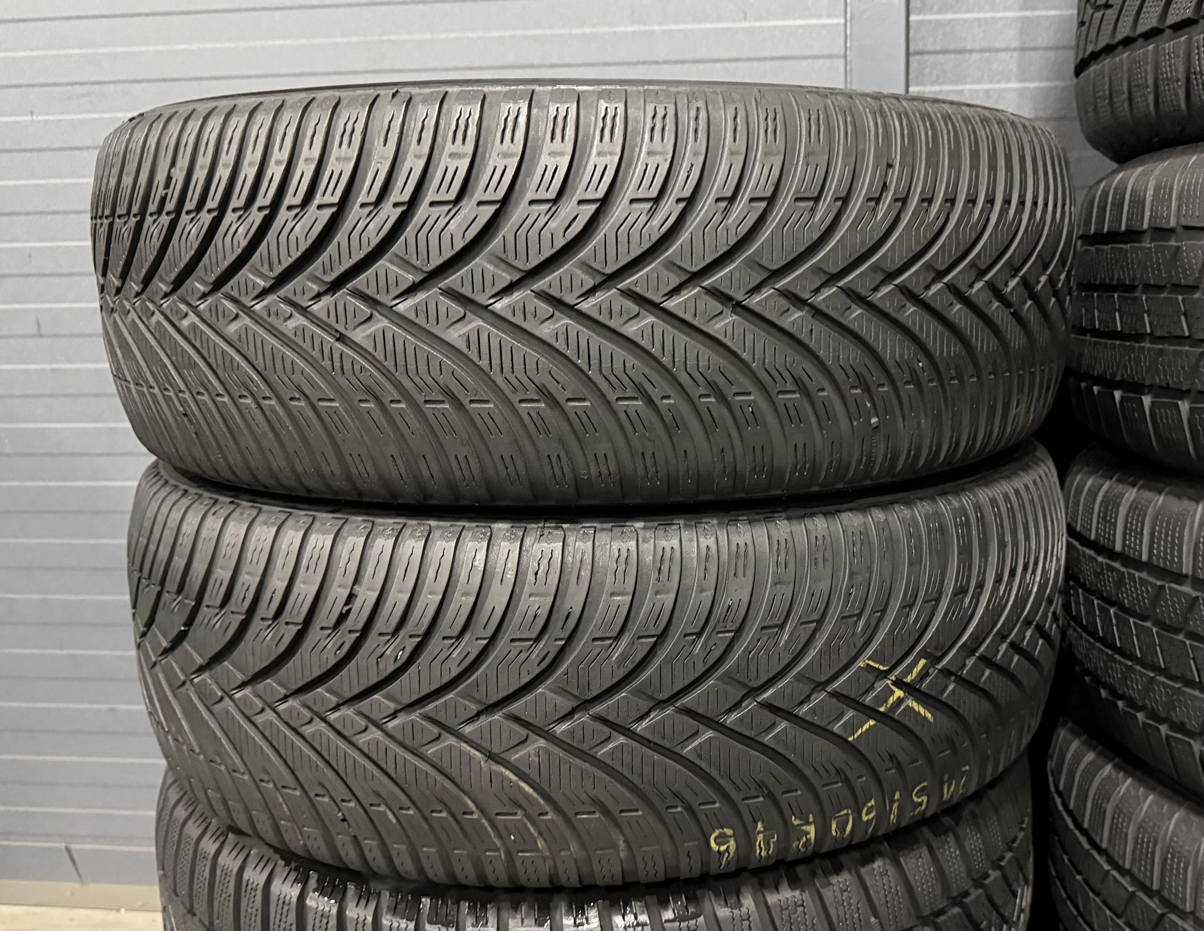 Шини б\у 215/60 R16