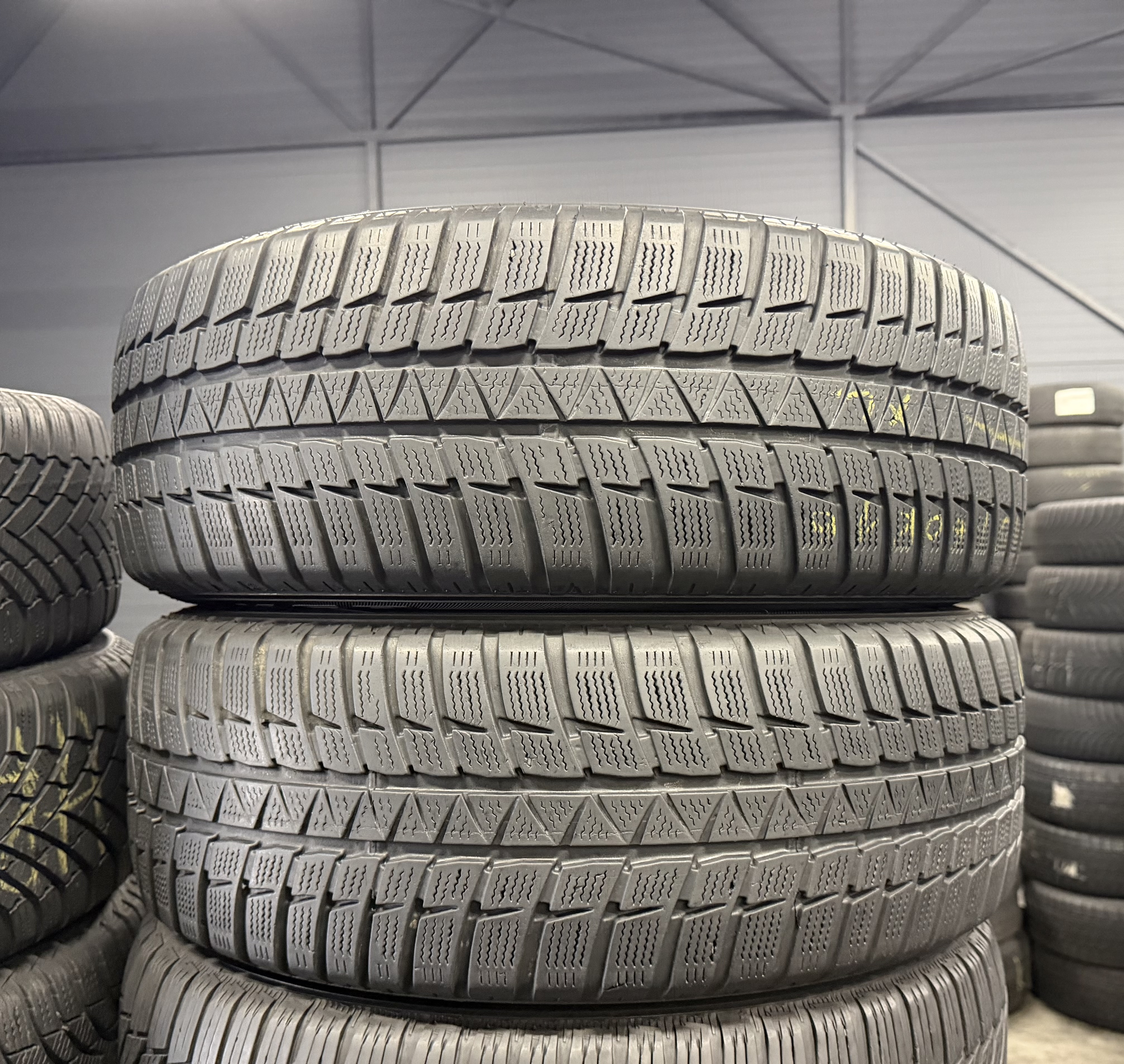Шини б\у 215/60 R16